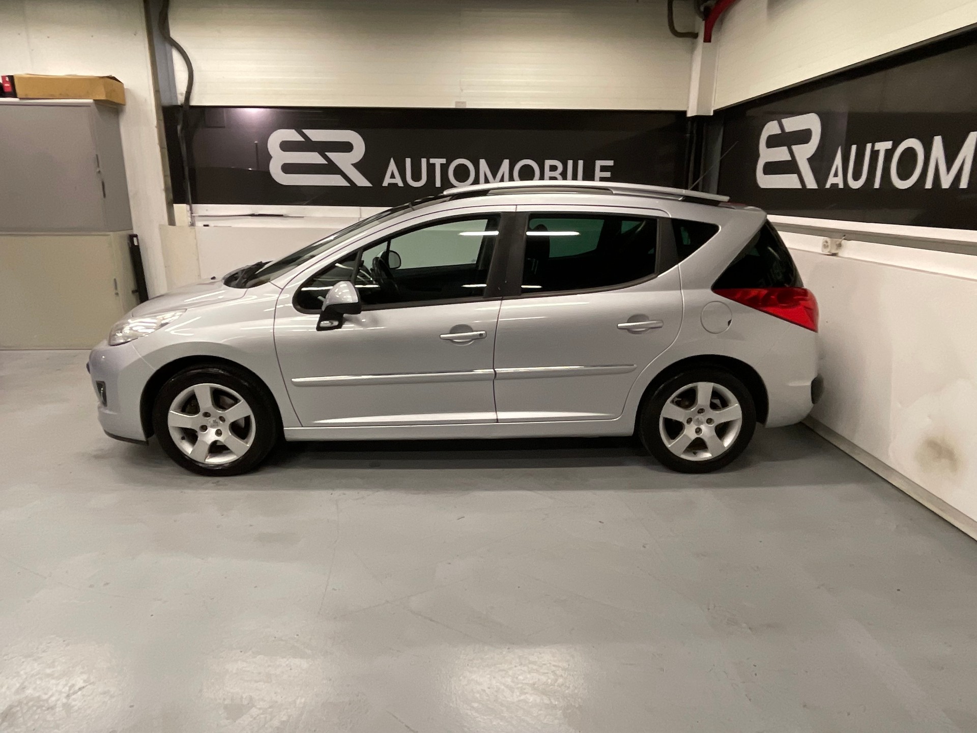 PEUGEOT 207 SW 1.6 16V Active-image-5