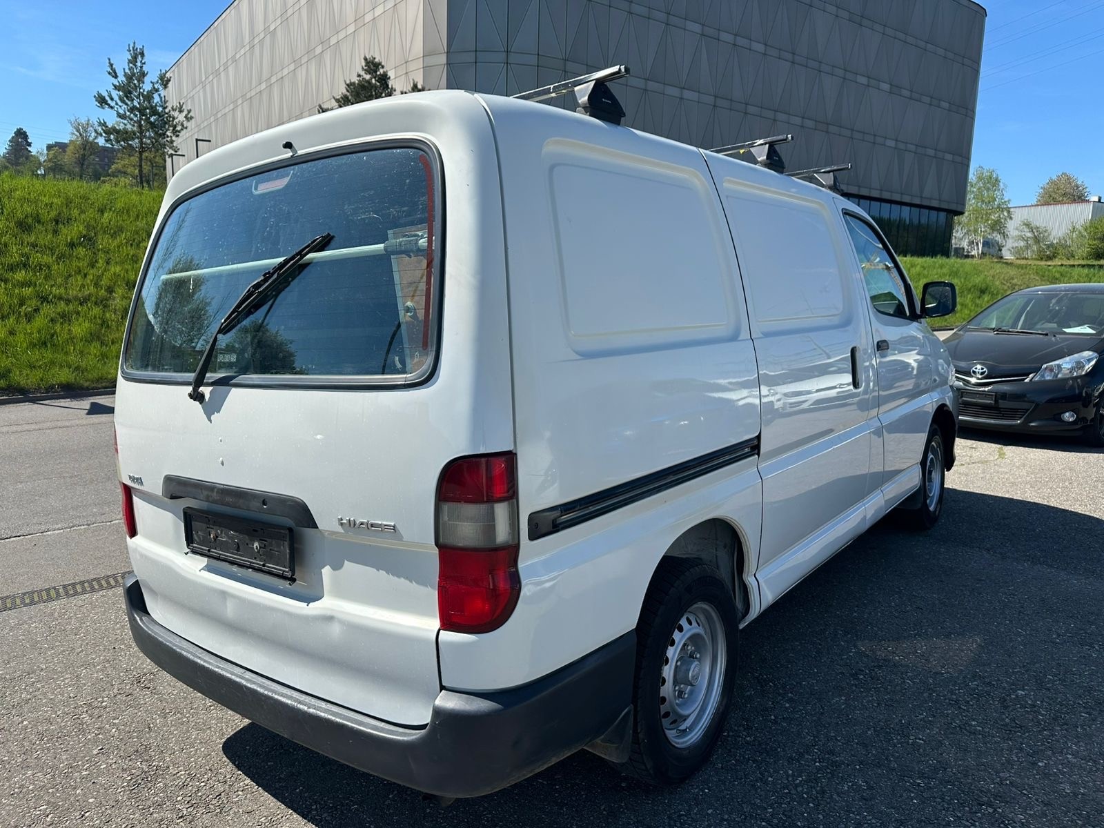 TOYOTA Hiace D-4D Kombi SWB-image-4