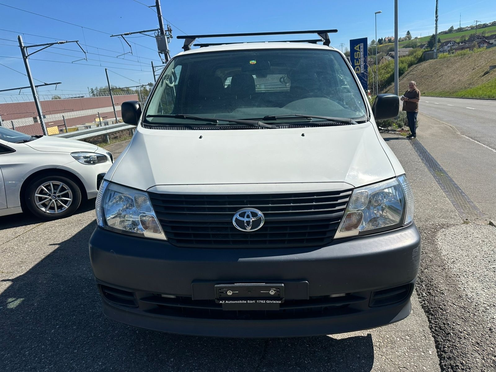 TOYOTA Hiace D-4D Kombi SWB-image-1