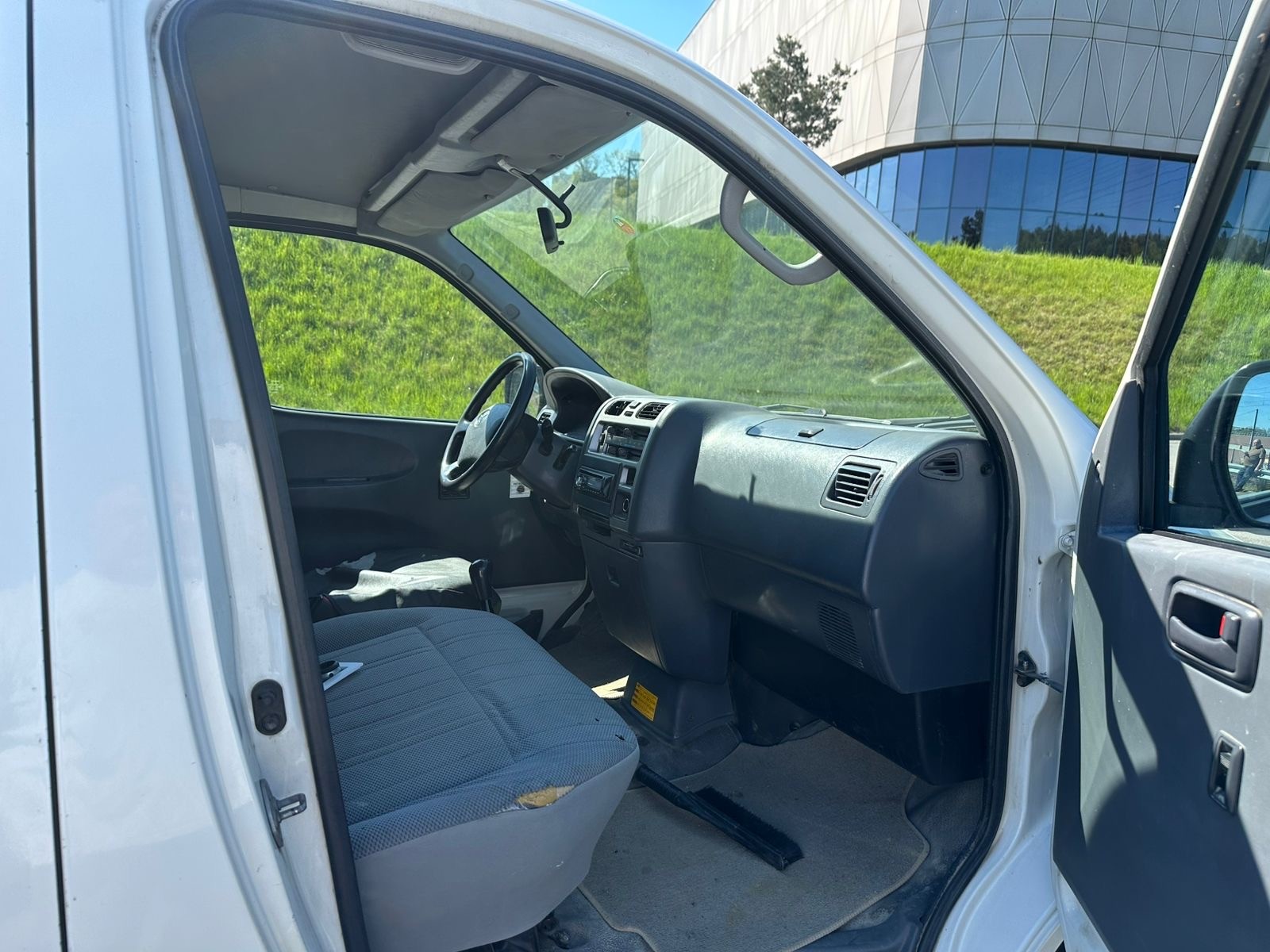 TOYOTA Hiace D-4D Kombi SWB-image-6