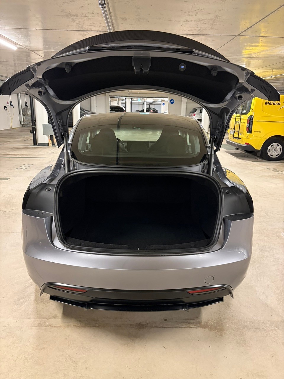 TESLA Dual Motor Performance AWD / Highland-image-11