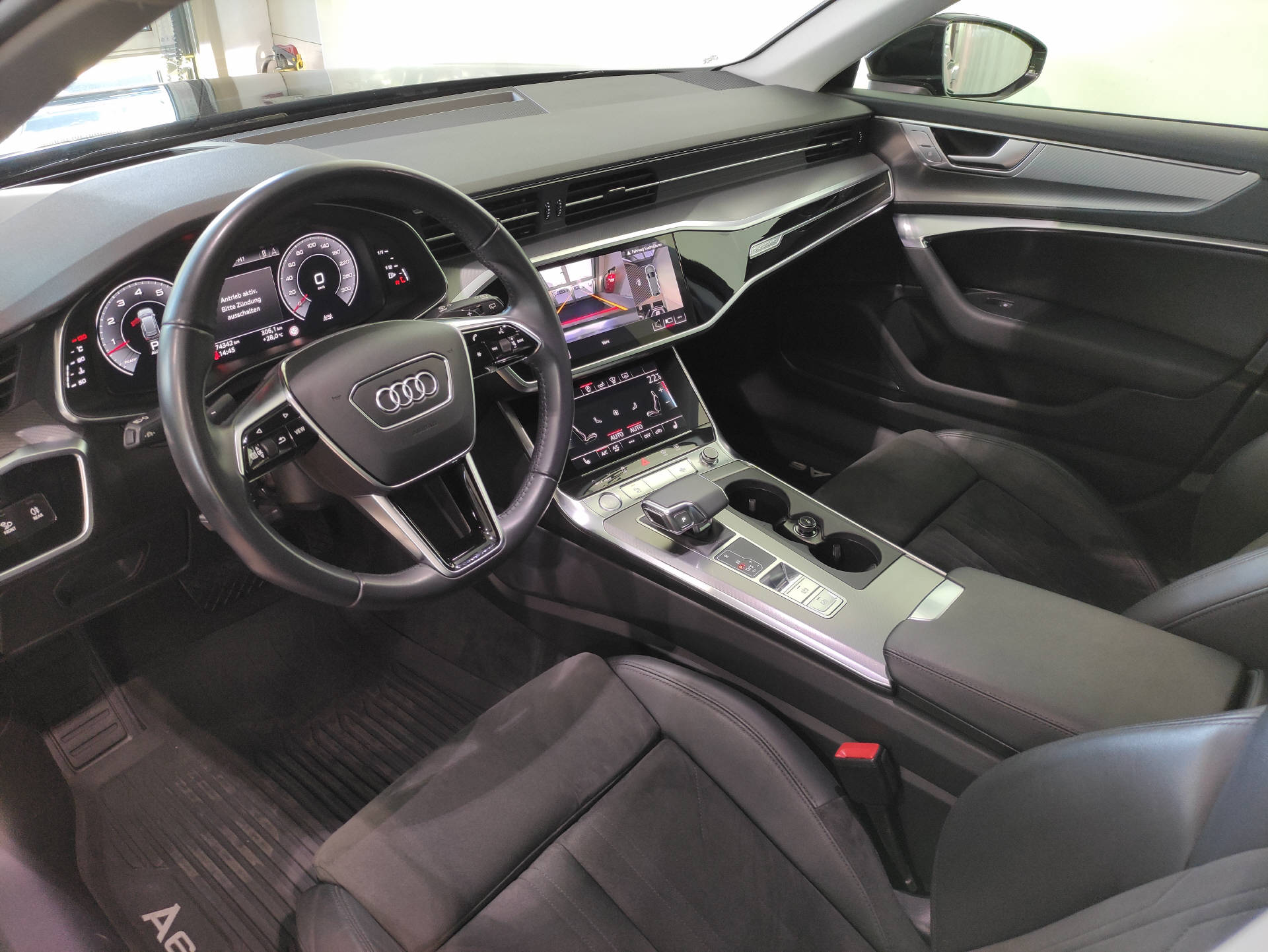 AUDI A6 Avant 55 TFSI S-Line quattro S-Tronic-image-4
