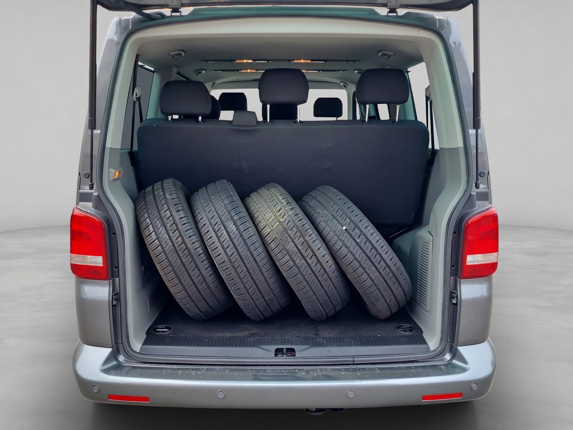 VW T5 Caravelle Trendline 2.0 TDI CR DSG-image-12