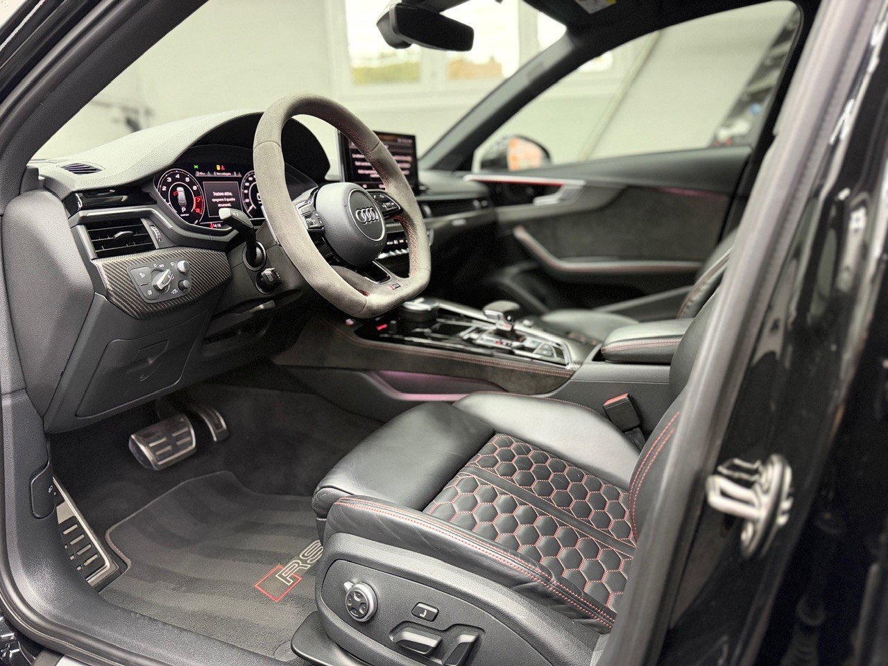 AUDI RS4 Avant quattro | 1. Hand | ACC Tempomat | Head-Up Display | Carbon Interieur&Exterieur | Rückfahrkamera | Bang&Olufsen-image-15