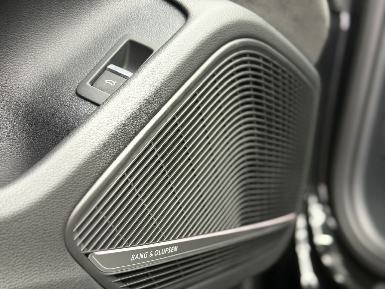 AUDI RS4 Avant quattro | 1. Hand | ACC Tempomat | Head-Up Display | Carbon Interieur&Exterieur | Rückfahrkamera | Bang&Olufsen-image-14