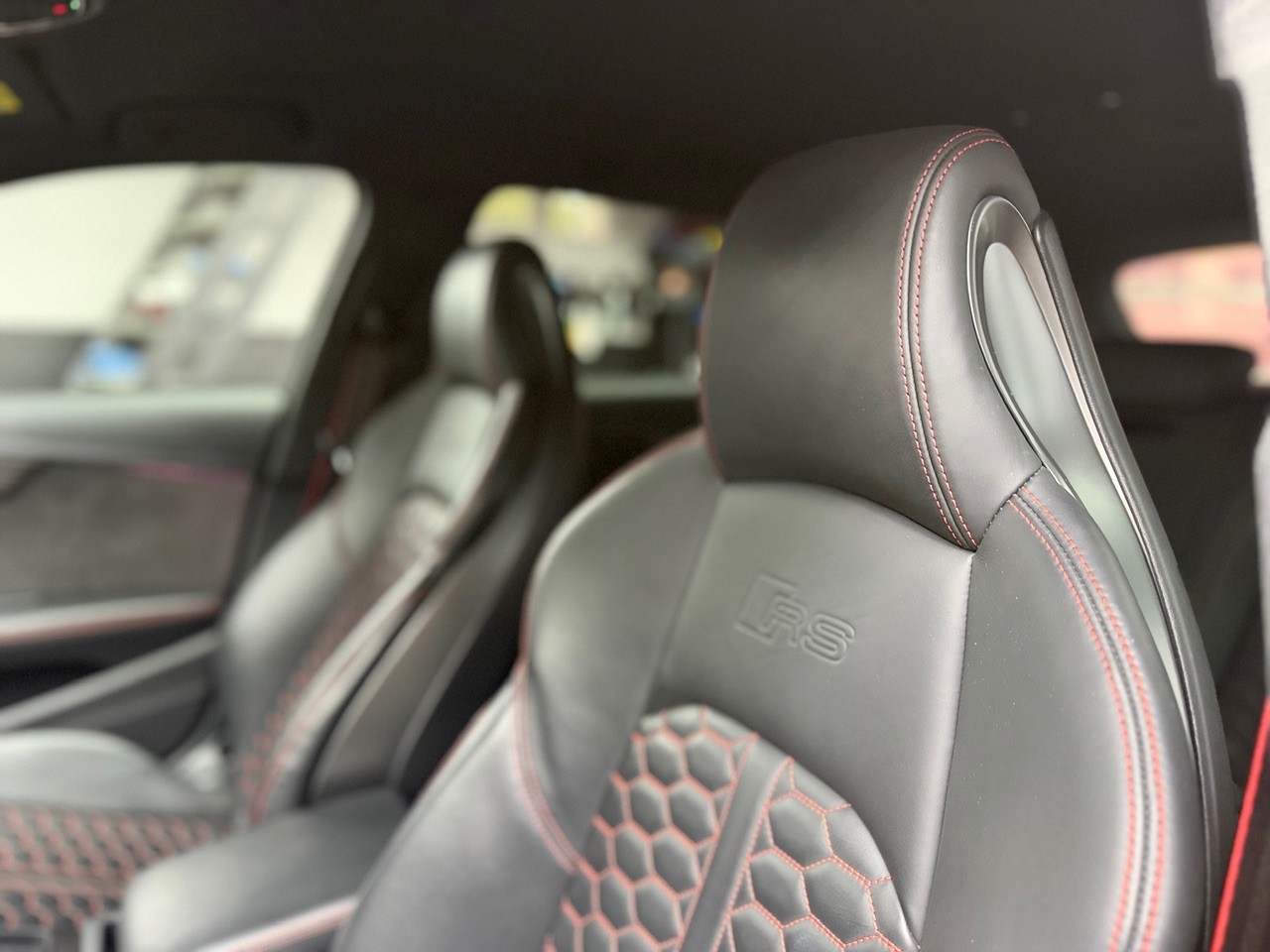 AUDI RS4 Avant quattro | 1. Hand | ACC Tempomat | Head-Up Display | Carbon Interieur&Exterieur | Rückfahrkamera | Bang&Olufsen-image-18