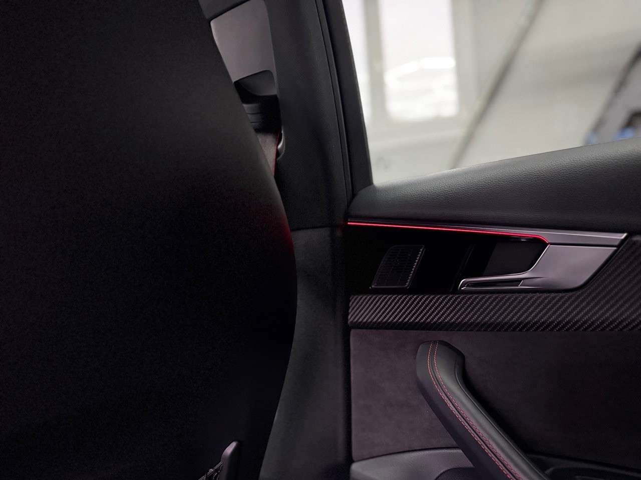 AUDI RS4 Avant quattro | 1. Hand | ACC Tempomat | Head-Up Display | Carbon Interieur&Exterieur | Rückfahrkamera | Bang&Olufsen-image-24