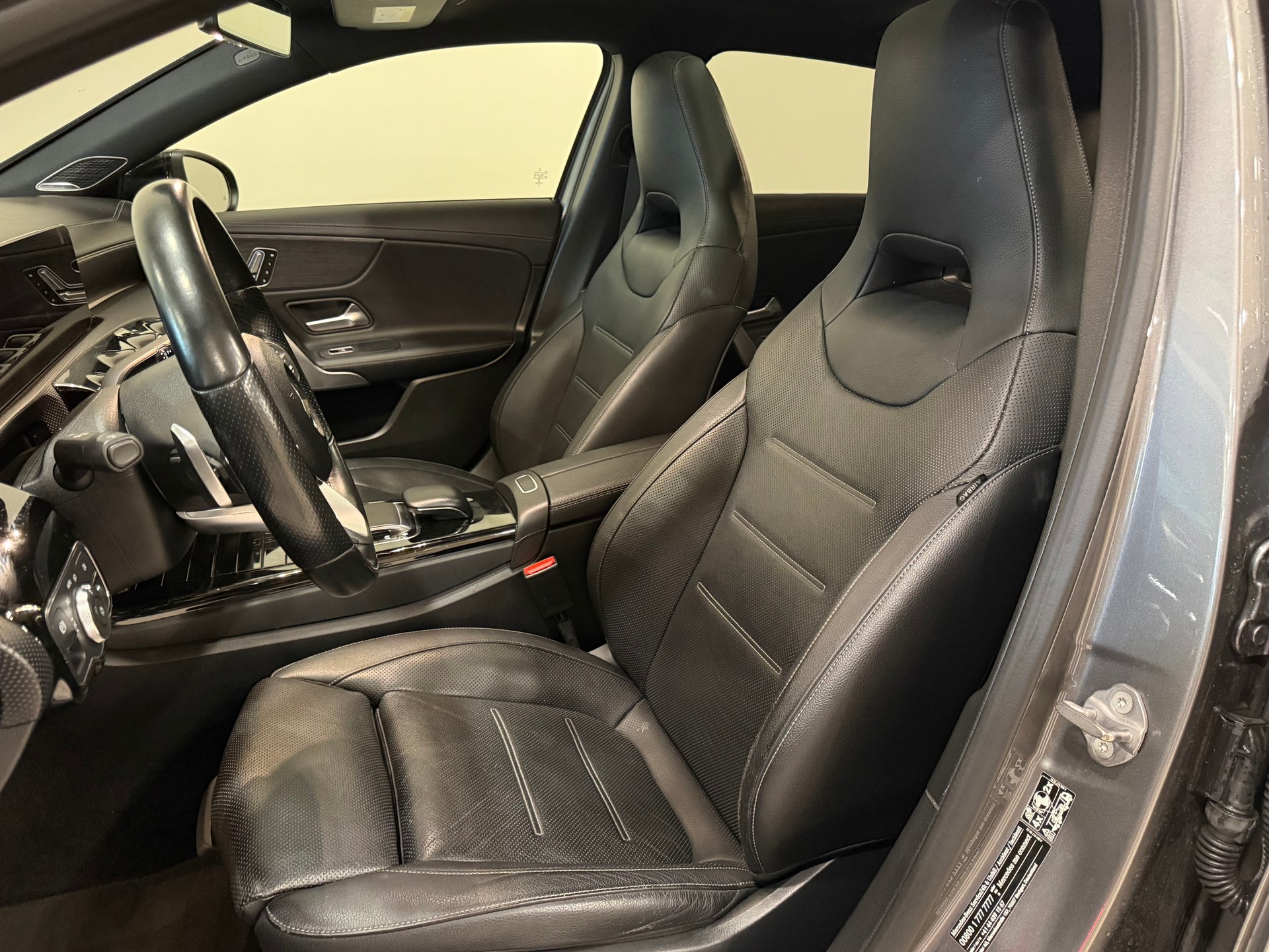 MERCEDES-BENZ A 250 AMG Line 7G-DCT-image-8