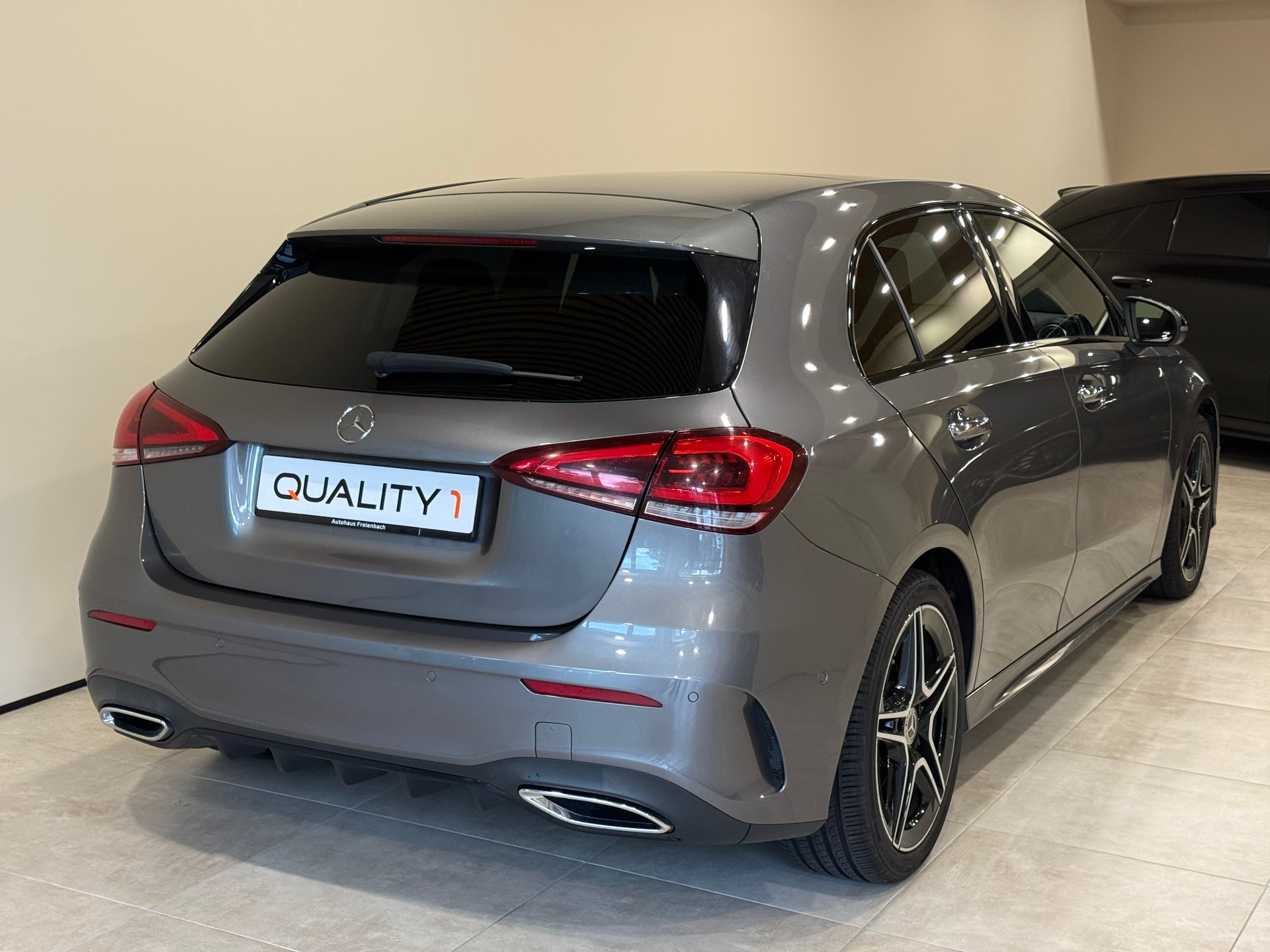 MERCEDES-BENZ A 250 AMG Line 7G-DCT-image-4