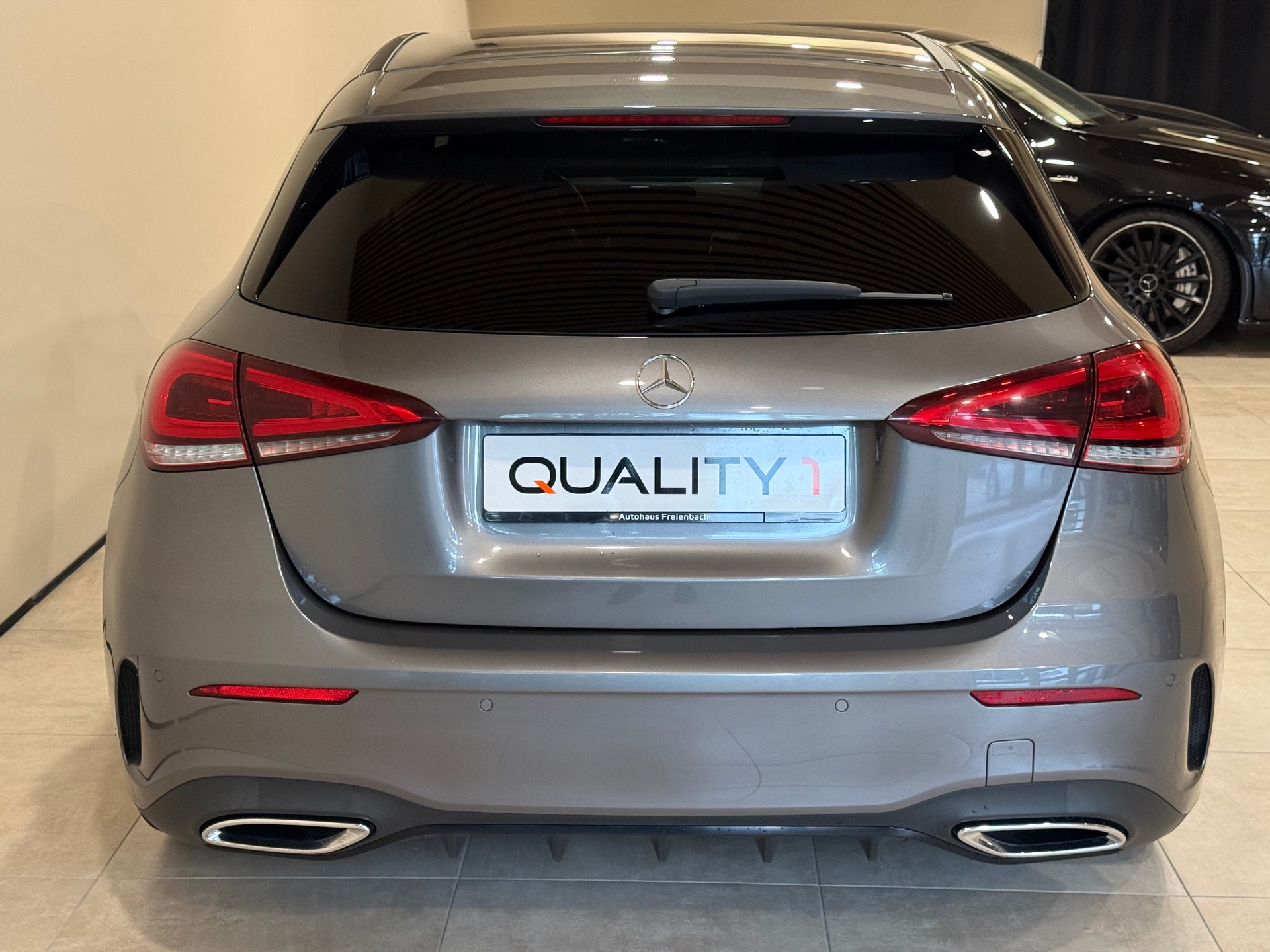 MERCEDES-BENZ A 250 AMG Line 7G-DCT-image-3