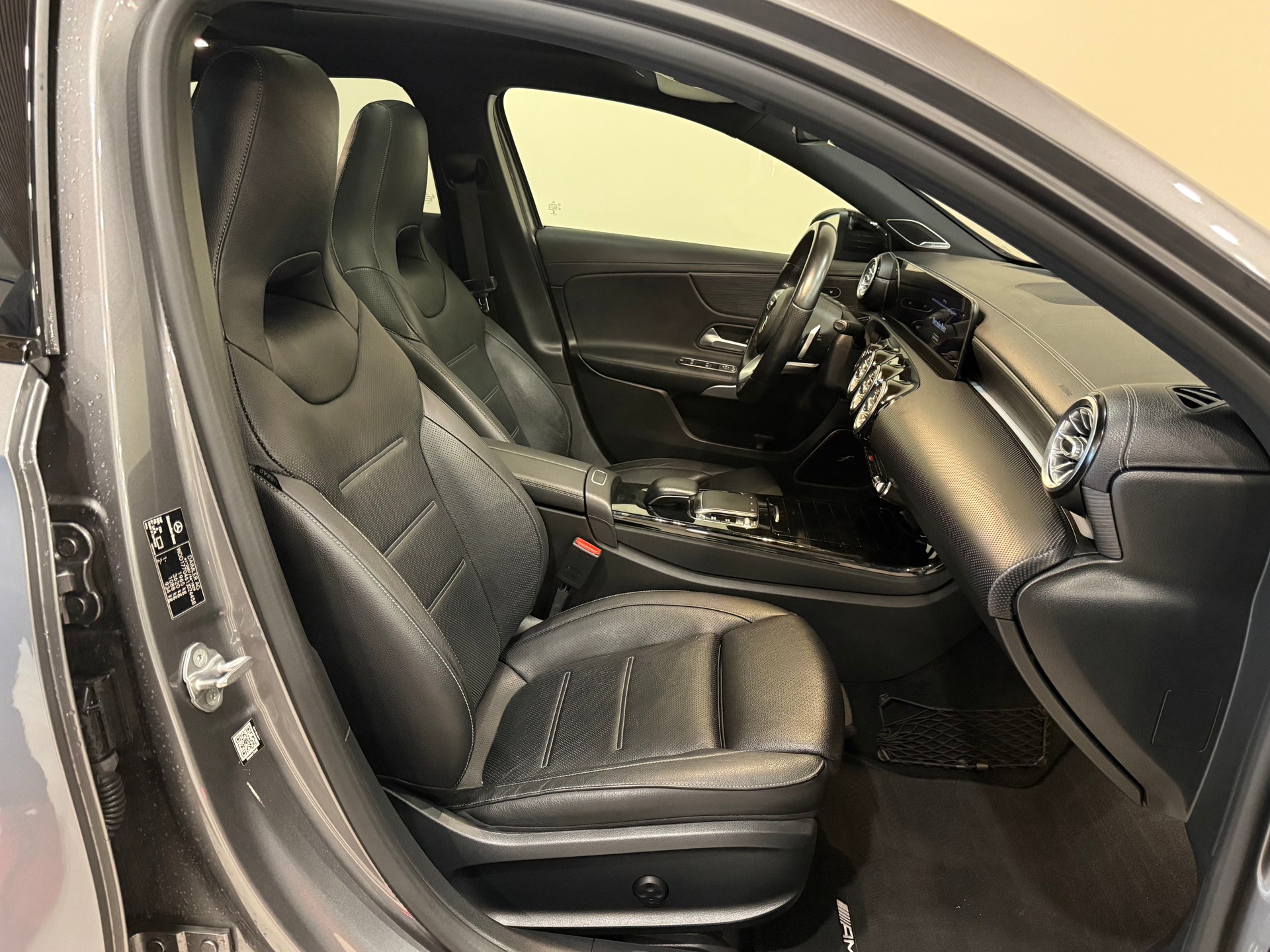 MERCEDES-BENZ A 250 AMG Line 7G-DCT-image-11