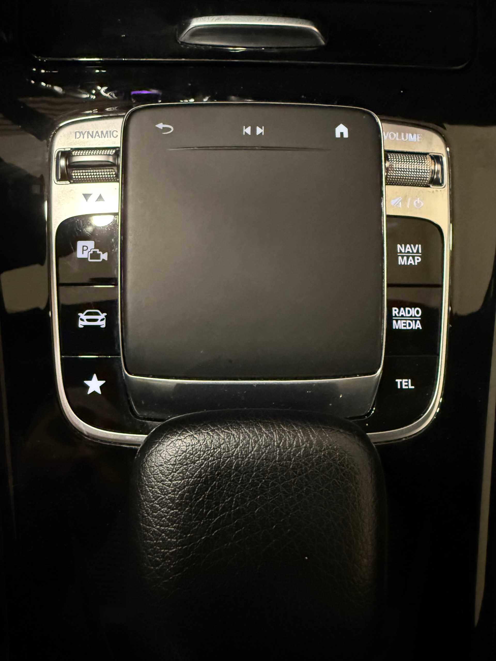 MERCEDES-BENZ A 250 AMG Line 7G-DCT-image-13