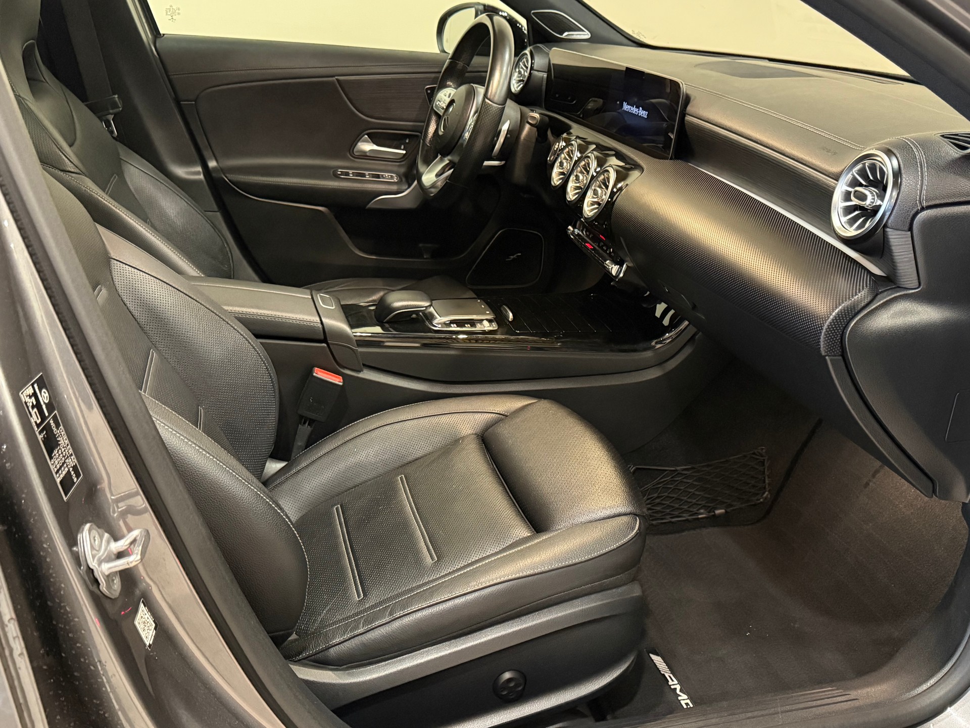 MERCEDES-BENZ A 250 AMG Line 7G-DCT-image-10