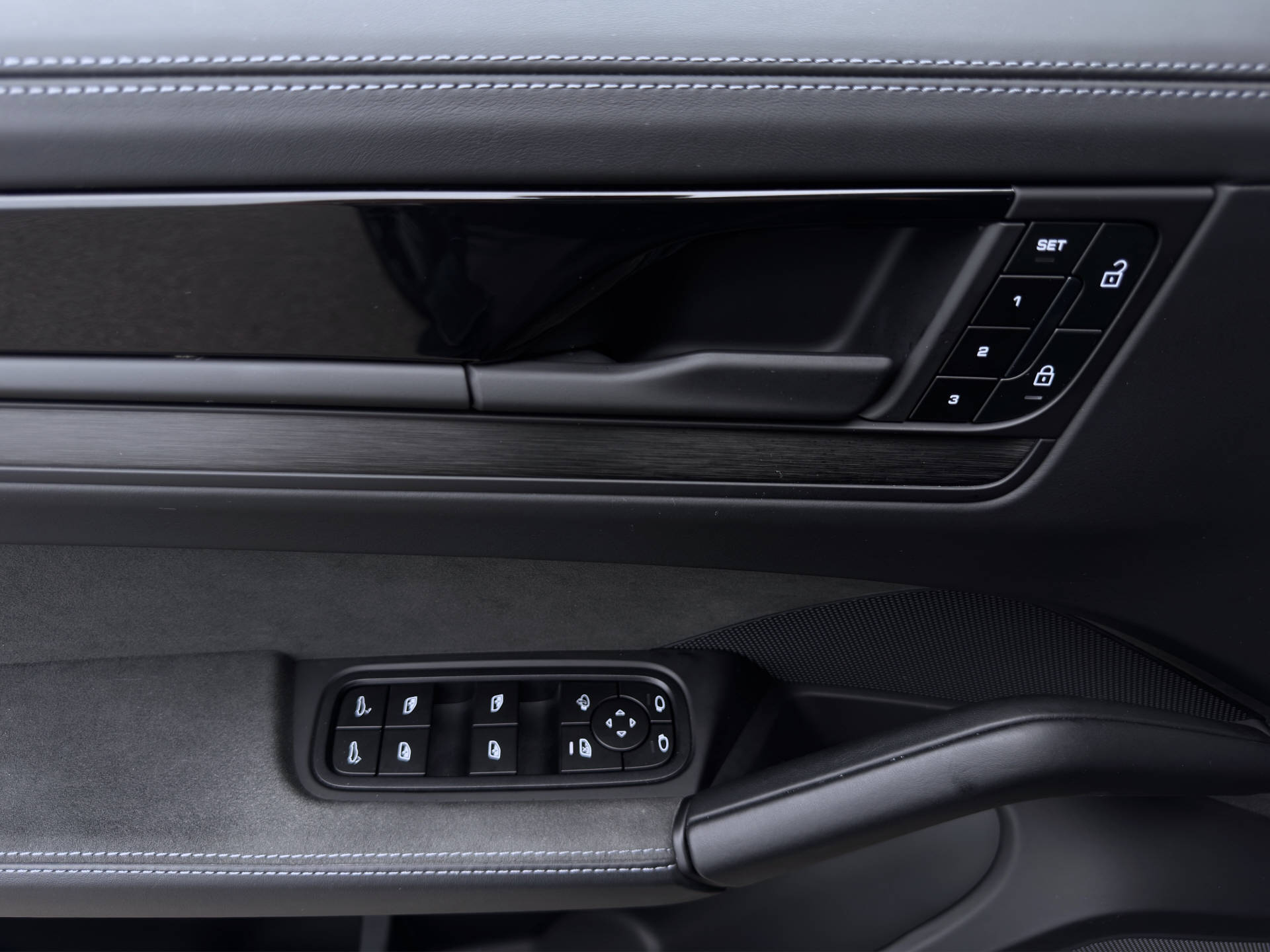 PORSCHE Cayenne GTS-image-10