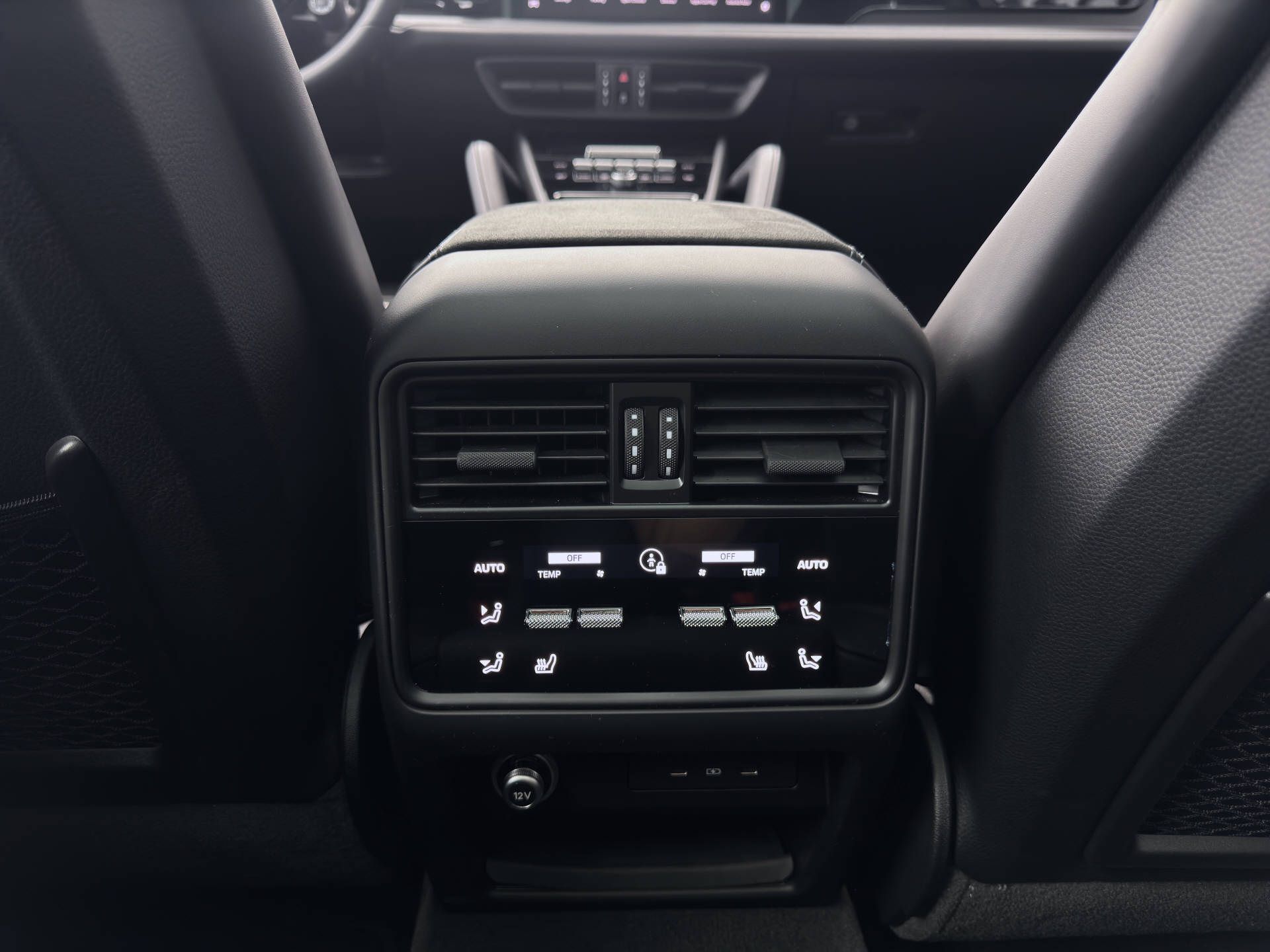 PORSCHE Cayenne GTS-image-12