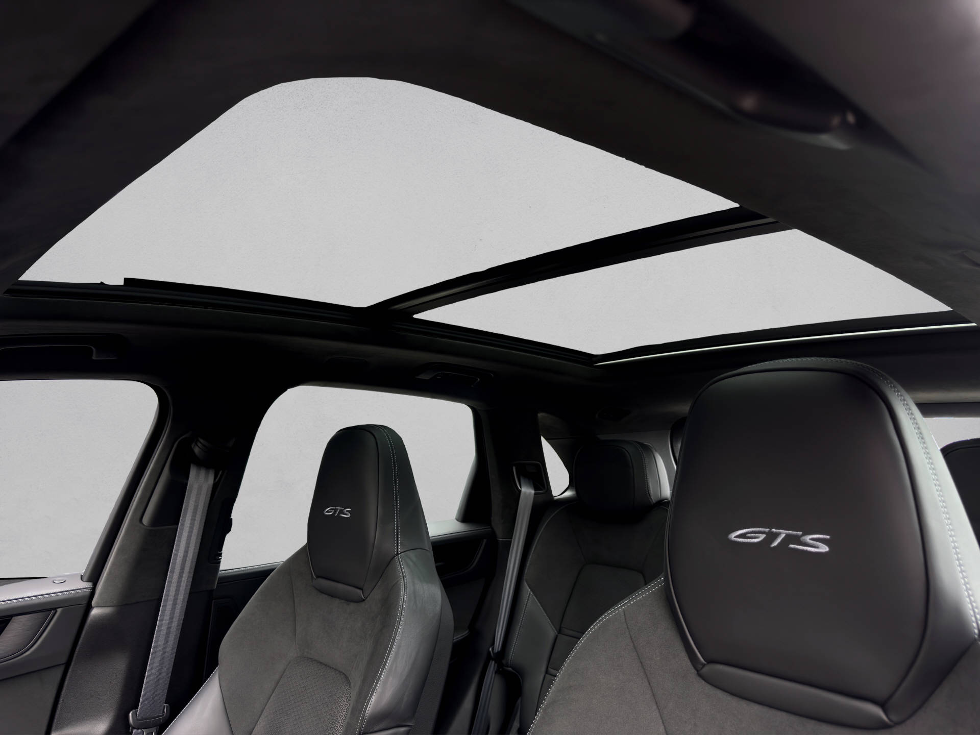 PORSCHE Cayenne GTS-image-14