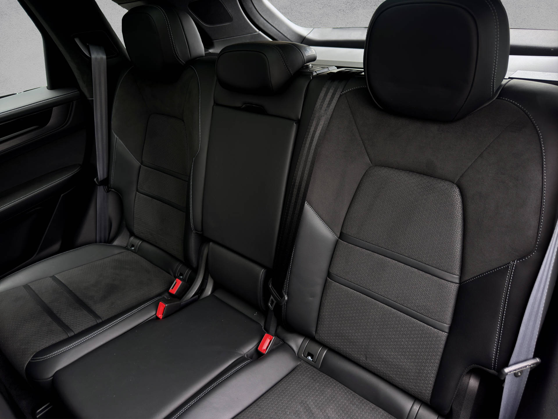 PORSCHE Cayenne GTS-image-13