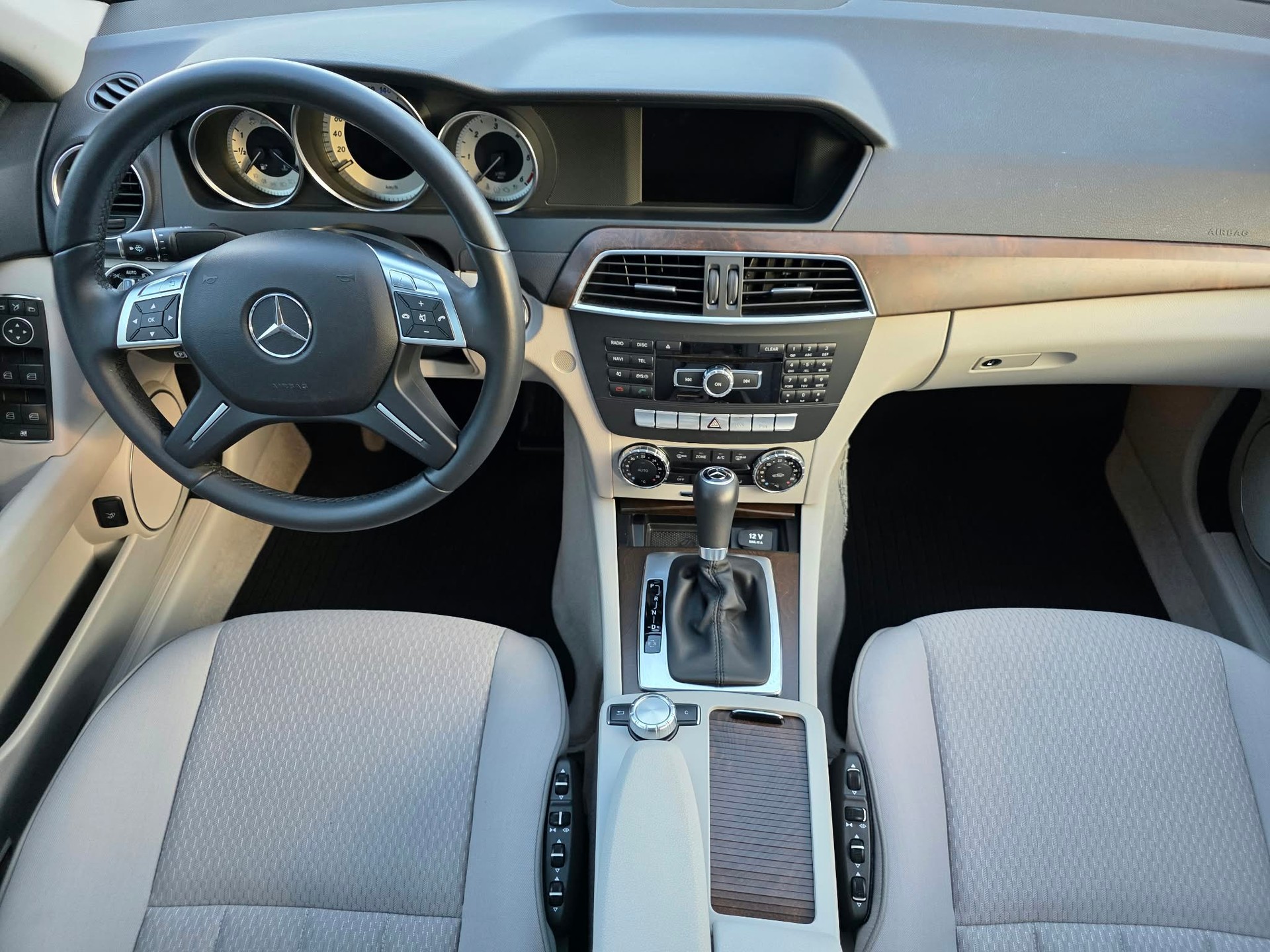 MERCEDES-BENZ C 250 CDI Elégance 4Matic 7G-Tronic 44 000 KM CH FAHRZEUG-image-9