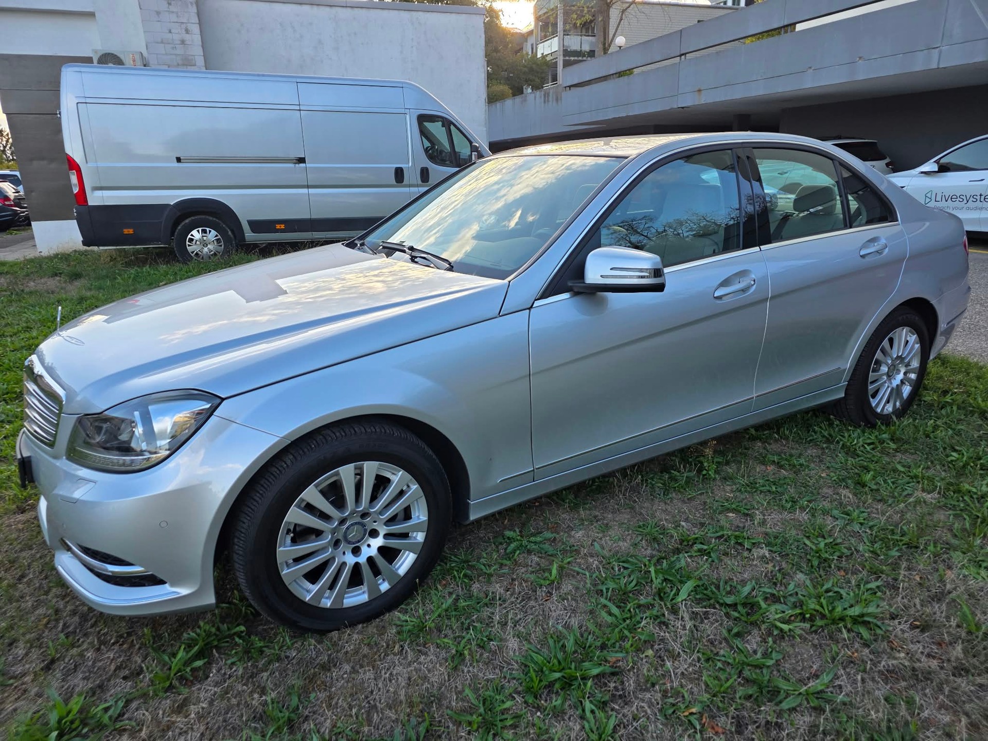 MERCEDES-BENZ C 250 CDI Elégance 4Matic 7G-Tronic 44 000 KM CH FAHRZEUG-image-3