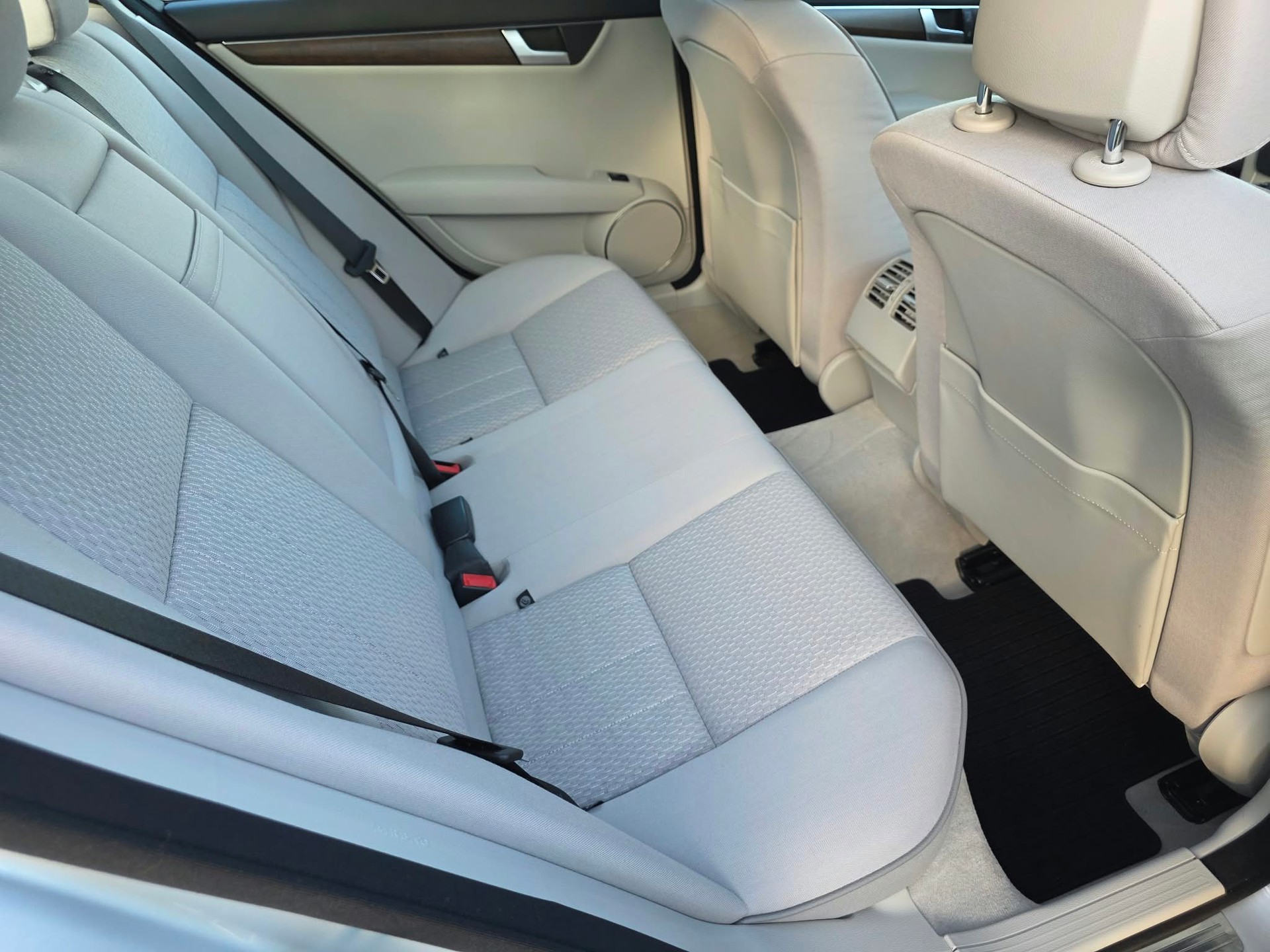 MERCEDES-BENZ C 250 CDI Elégance 4Matic 7G-Tronic 44 000 KM CH FAHRZEUG-image-12