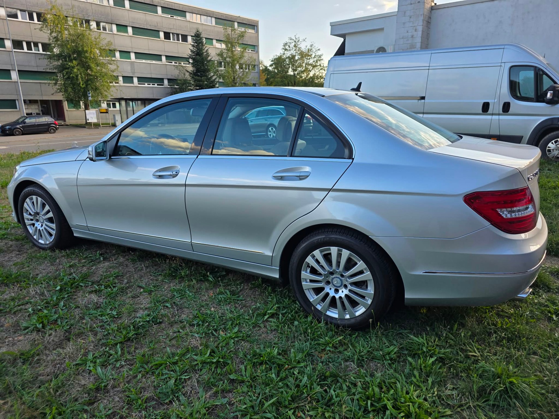 MERCEDES-BENZ C 250 CDI Elégance 4Matic 7G-Tronic 44 000 KM CH FAHRZEUG-image-4