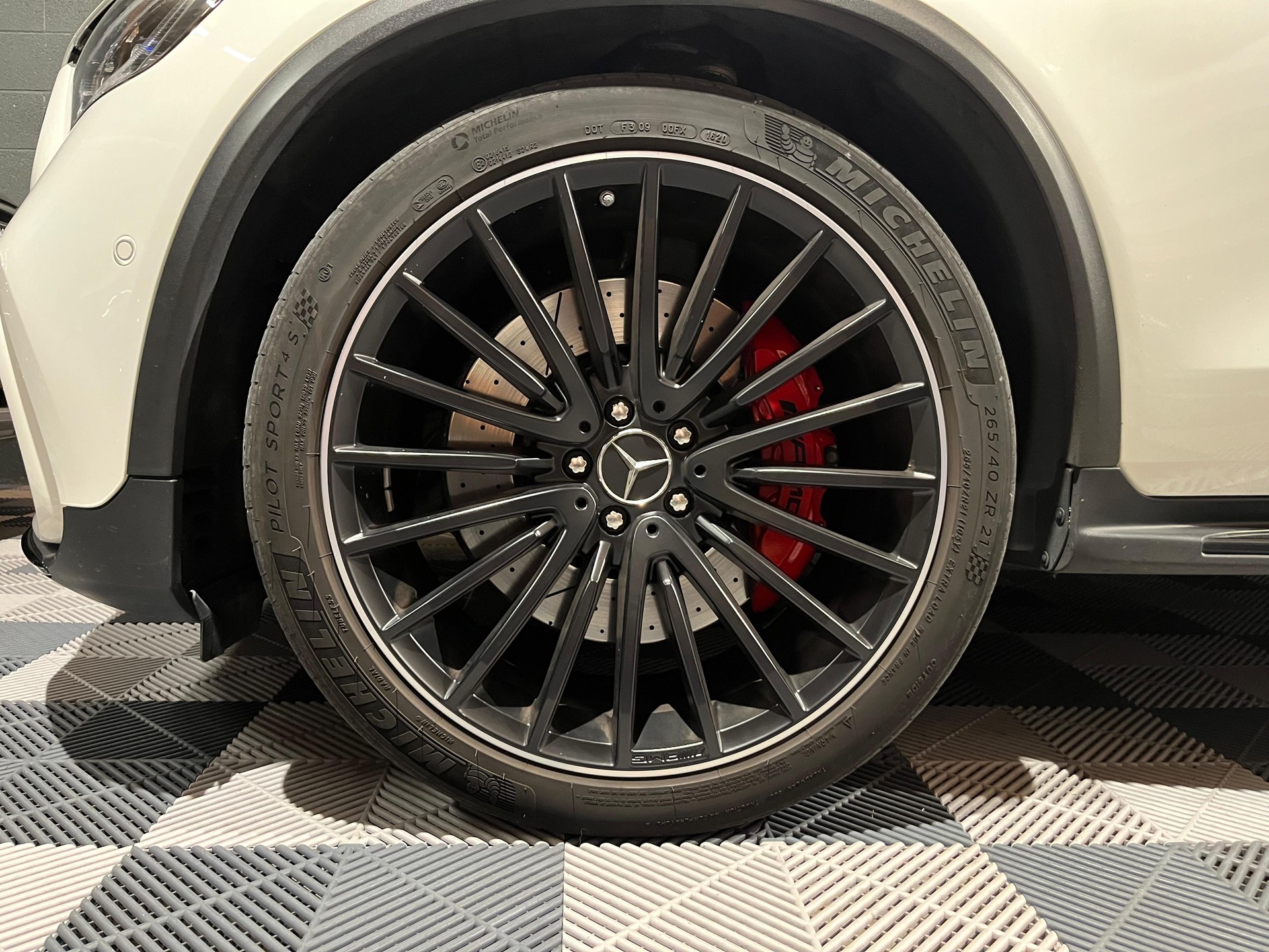 MERCEDES-BENZ GLC Coupé 63 S AMG 4Matic 9G-Tronic-image-24