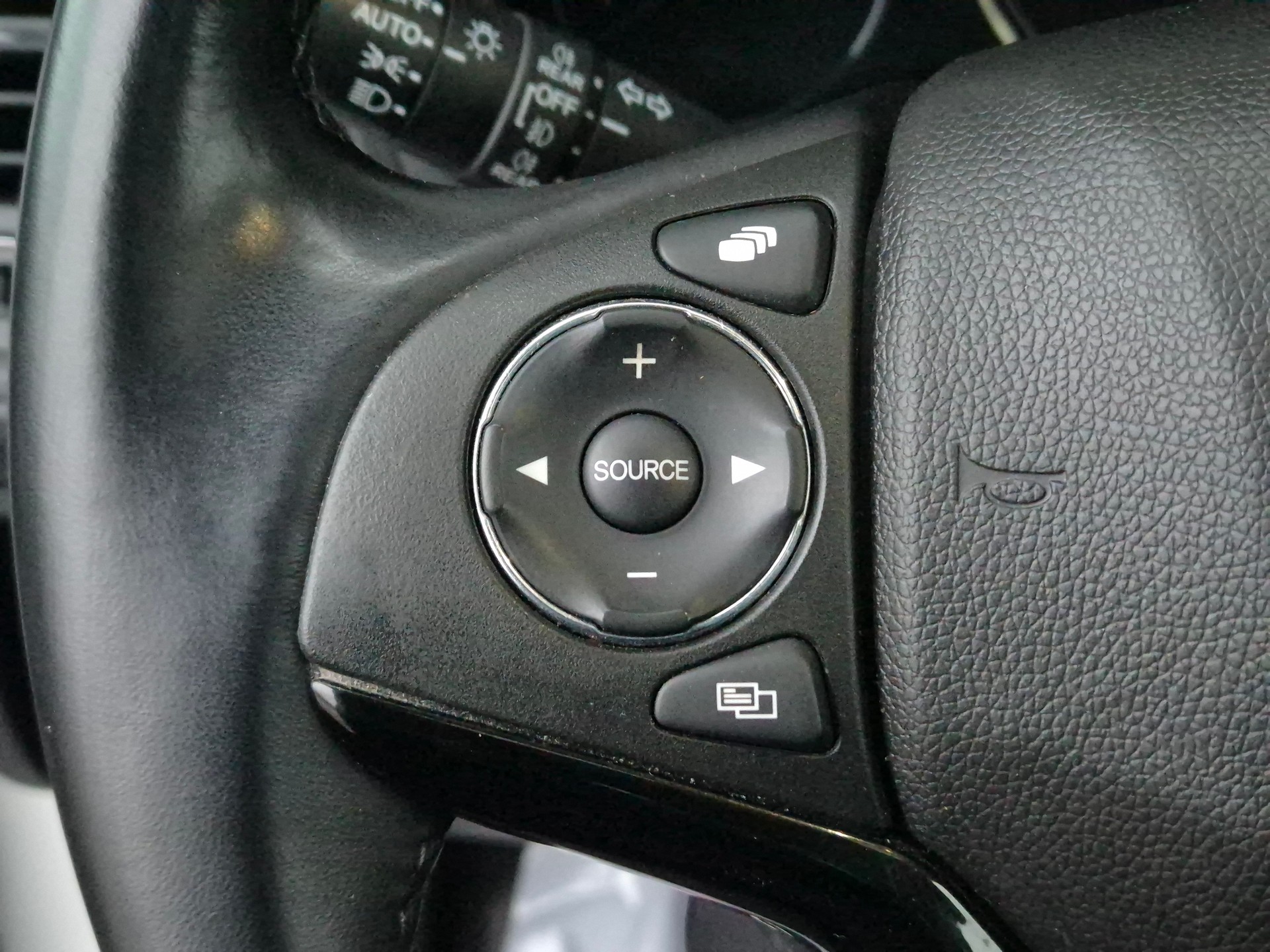 HONDA HR-V 1.6i-DTEC Executive-image-21
