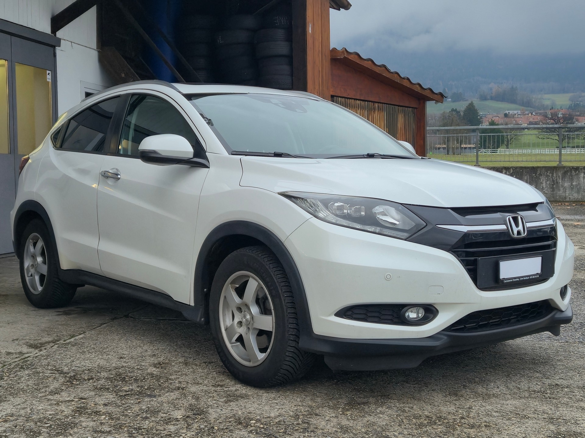 HONDA HR-V 1.6i-DTEC Executive-image-3