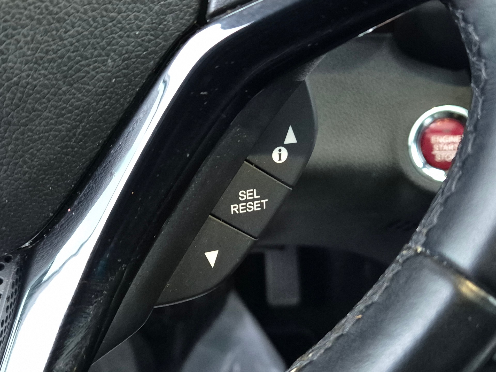 HONDA HR-V 1.6i-DTEC Executive-image-24
