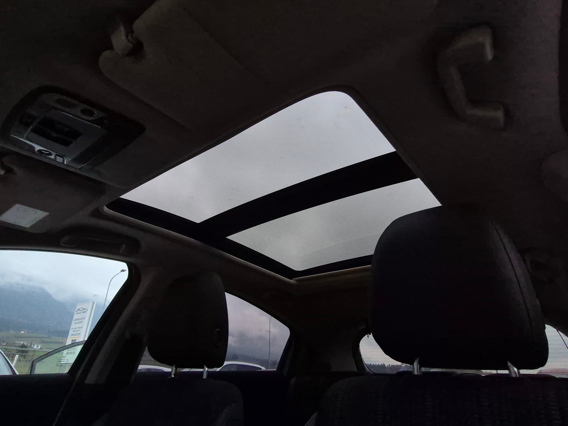 HONDA HR-V 1.6i-DTEC Executive-image-27