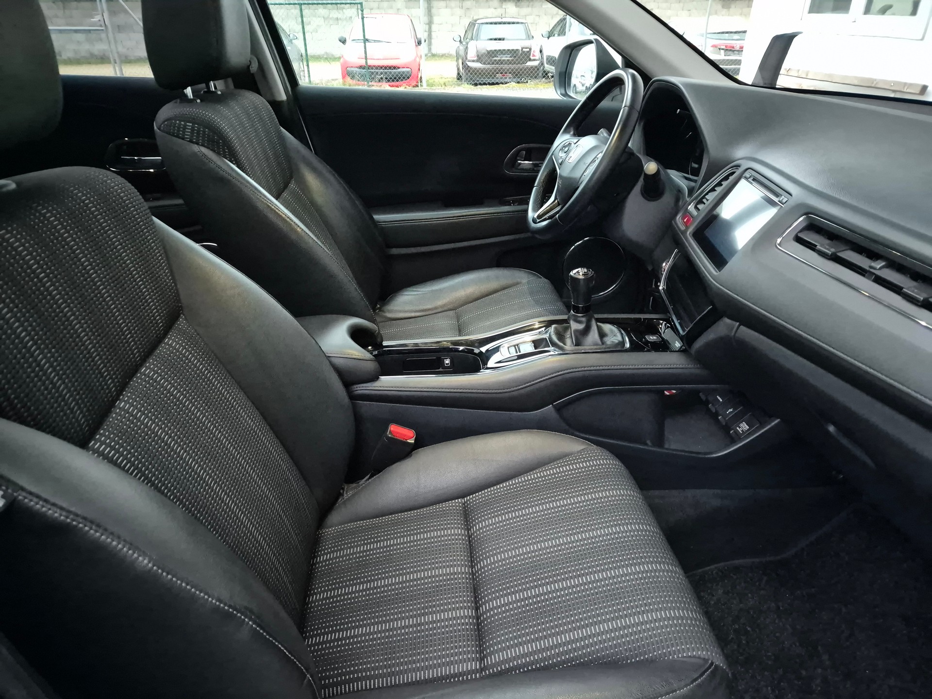 HONDA HR-V 1.6i-DTEC Executive-image-11