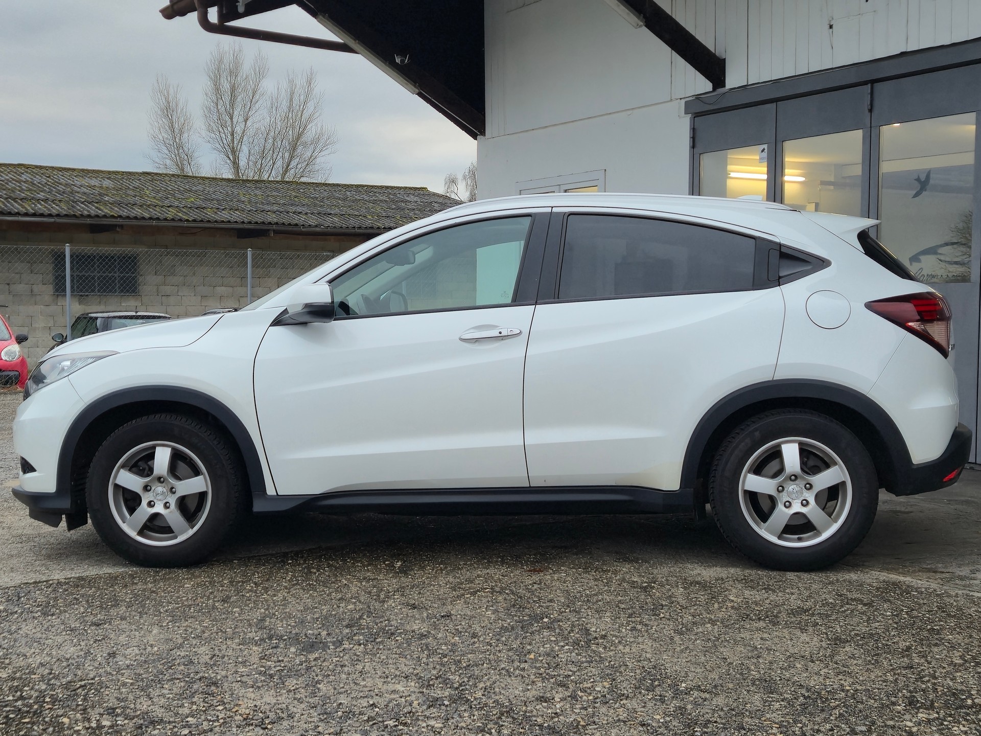 HONDA HR-V 1.6i-DTEC Executive-image-9