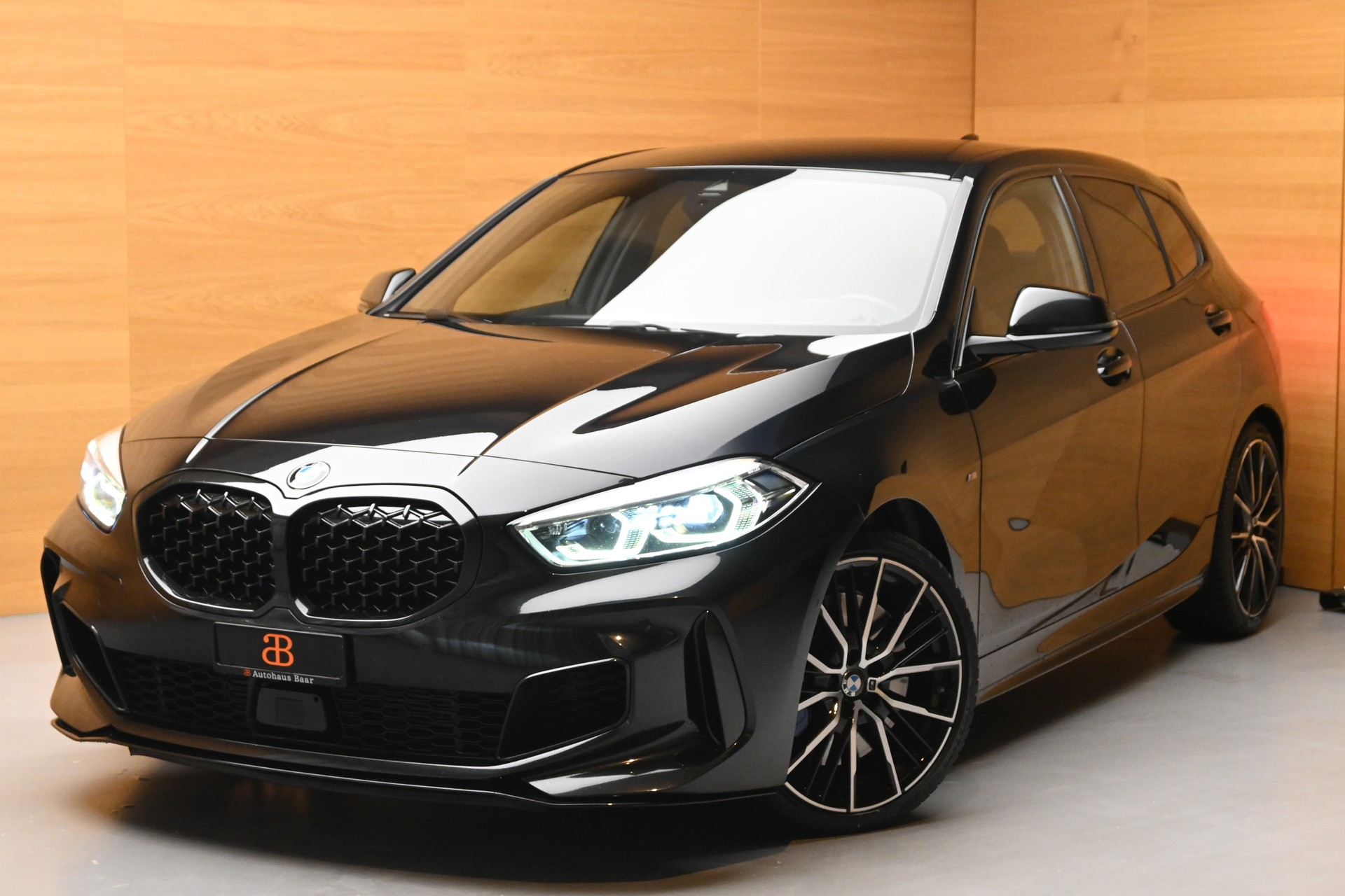 BMW M135i xDrive Steptronic-image-0