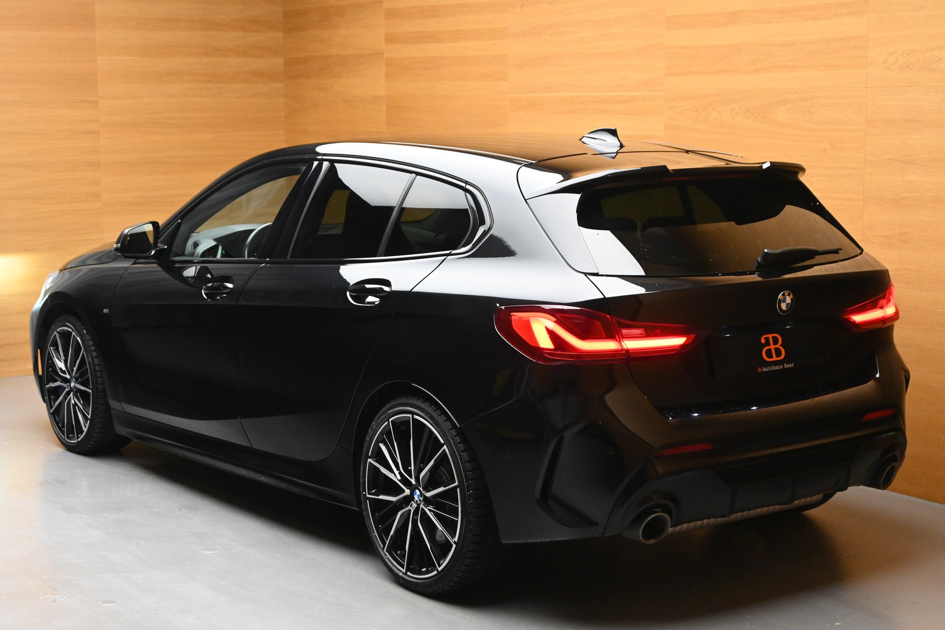 BMW M135i xDrive Steptronic-image-4