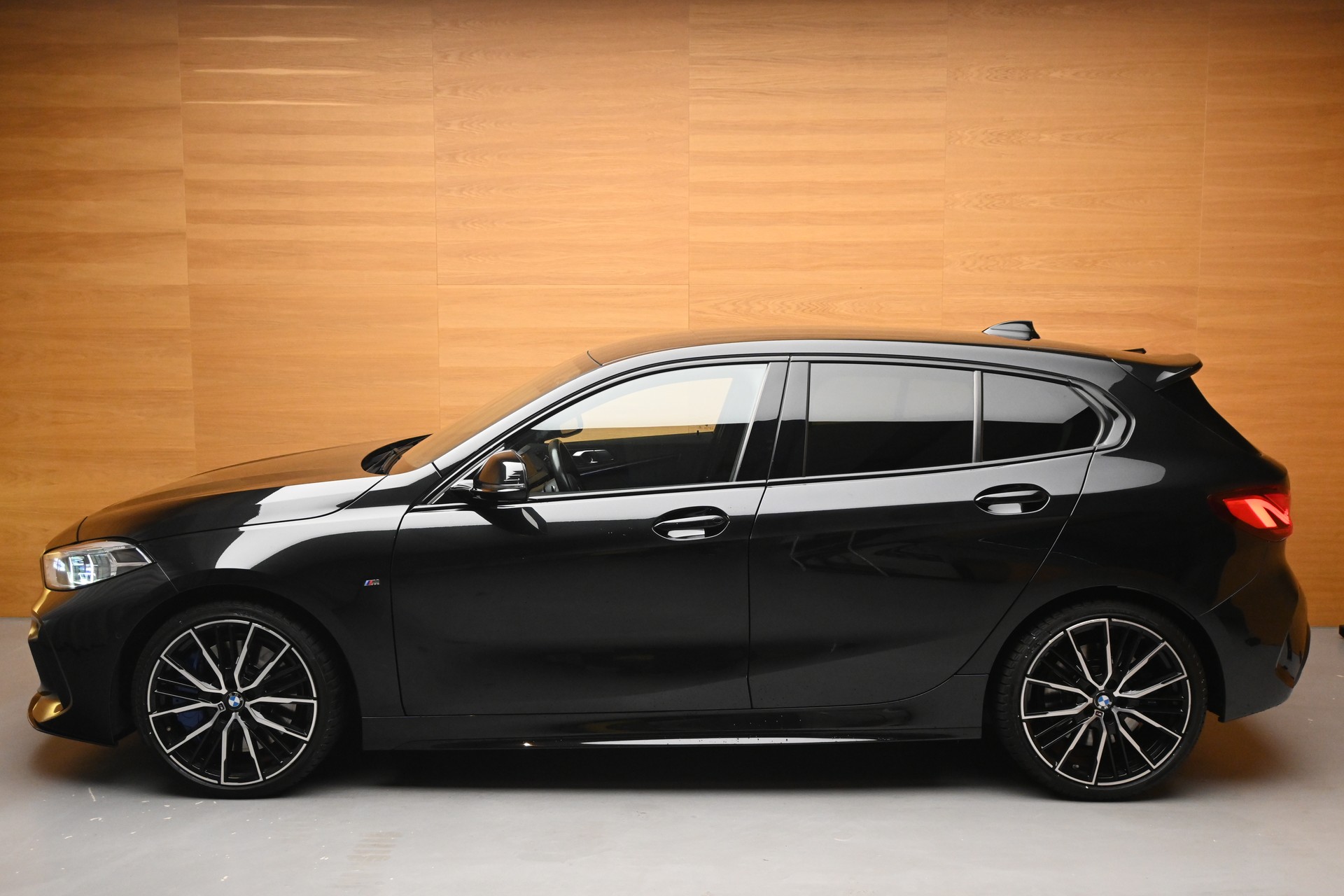 BMW M135i xDrive Steptronic-image-3