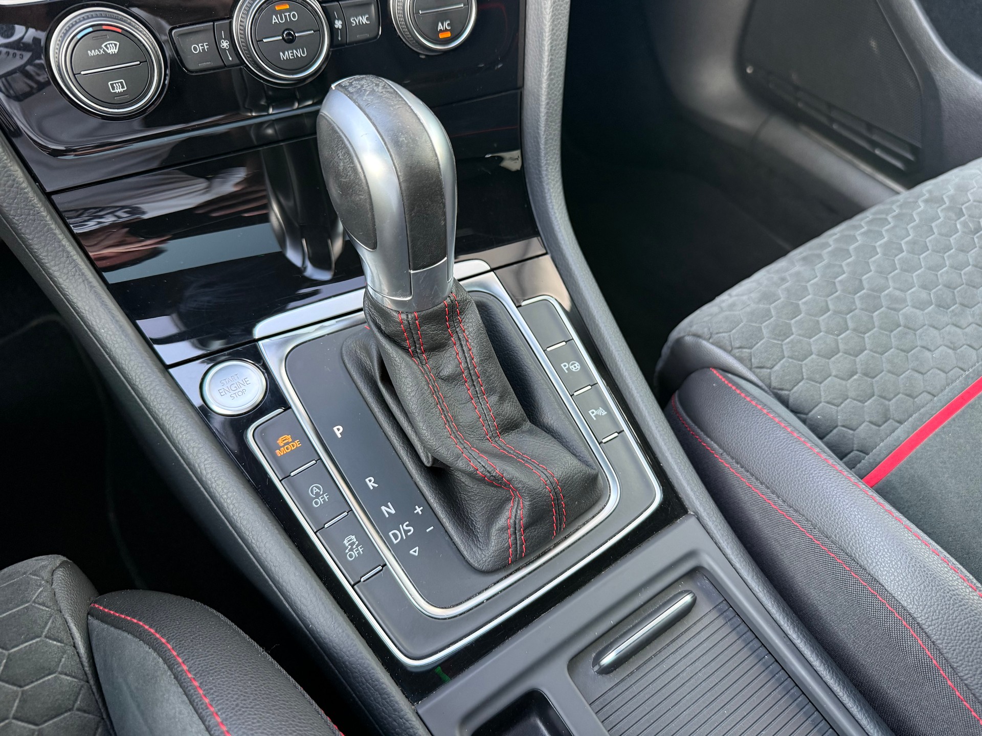VW Golf 2.0 TSI GTI Performance DSG-image-14