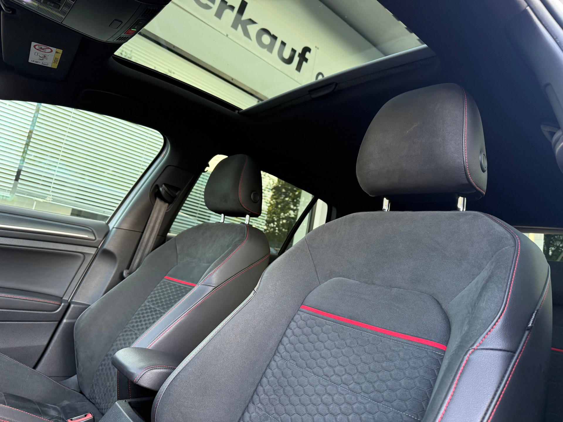 VW Golf 2.0 TSI GTI Performance DSG-image-8