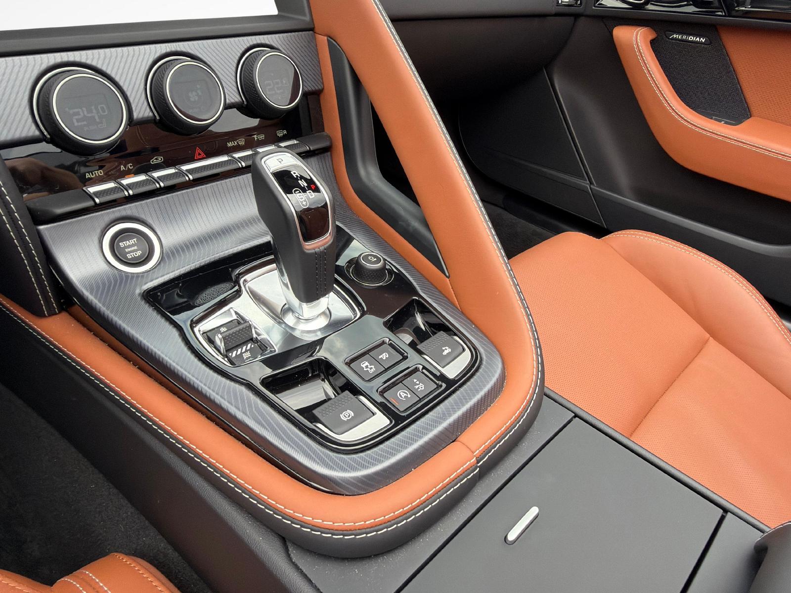 JAGUAR F-Type Convertible 2.0 R-Dynamic-image-6