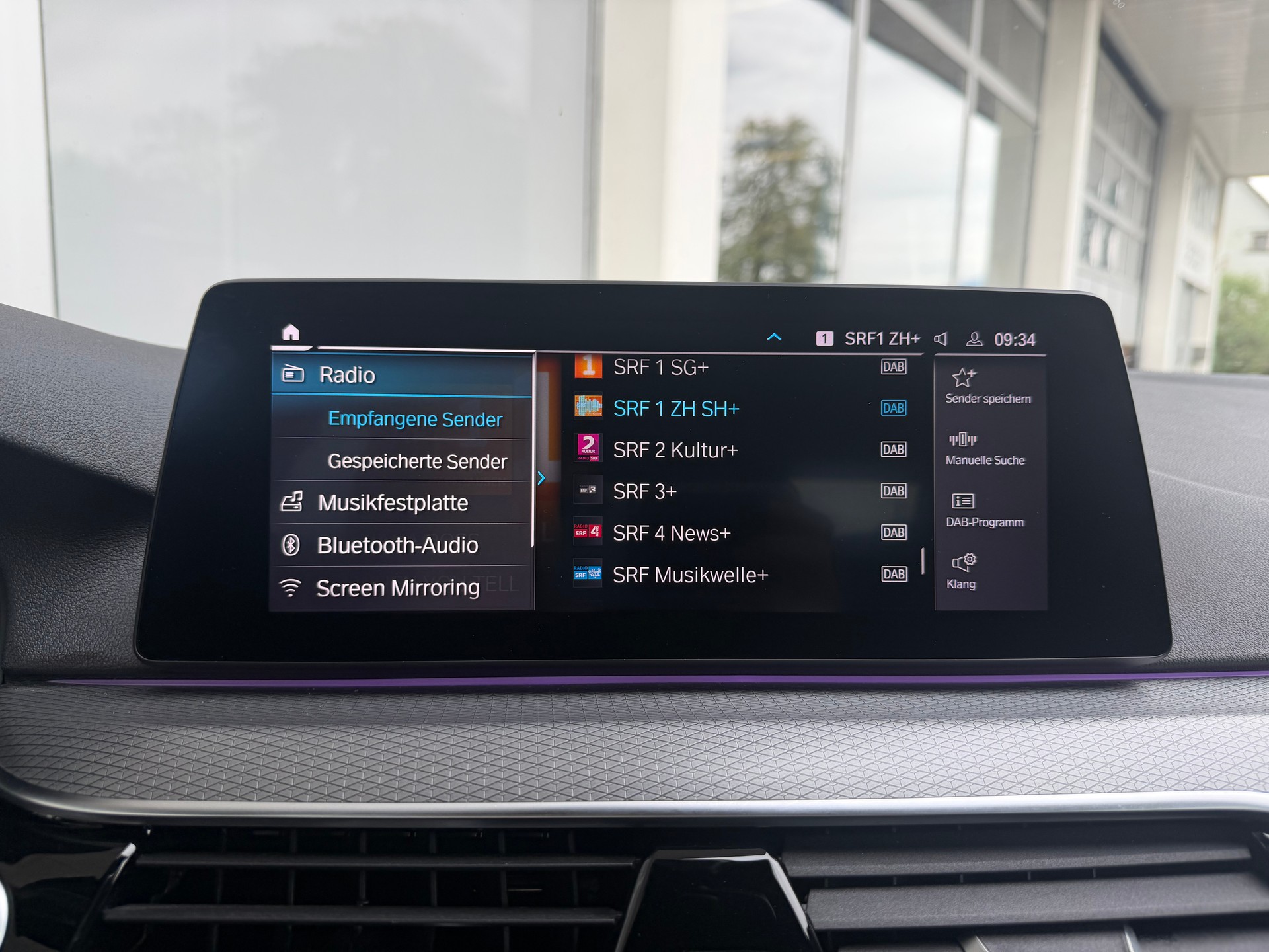 BMW 530e xDrive Steptronic-image-18
