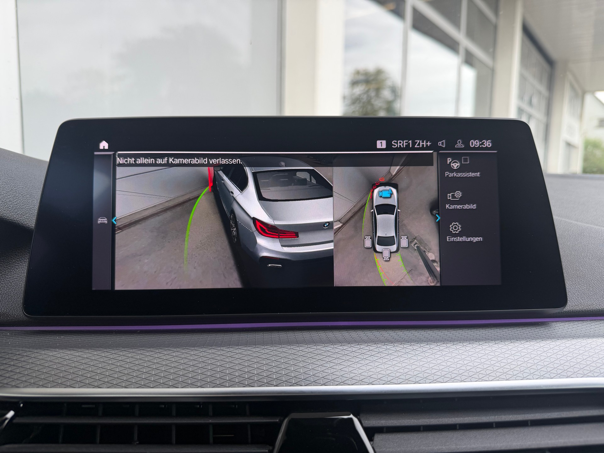 BMW 530e xDrive Steptronic-image-24