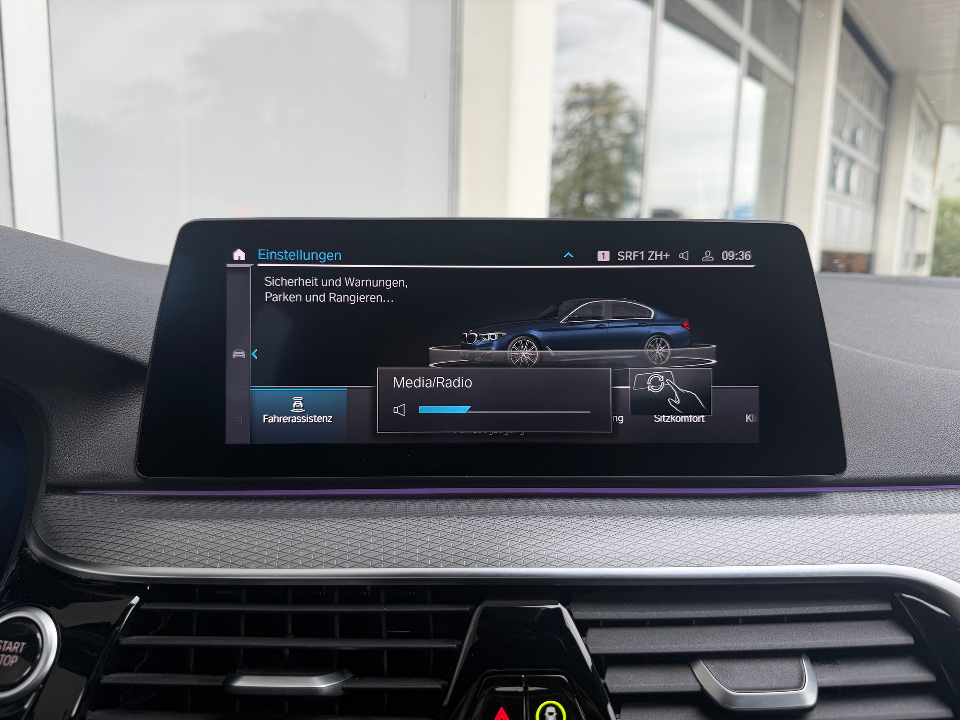 BMW 530e xDrive Steptronic-image-23