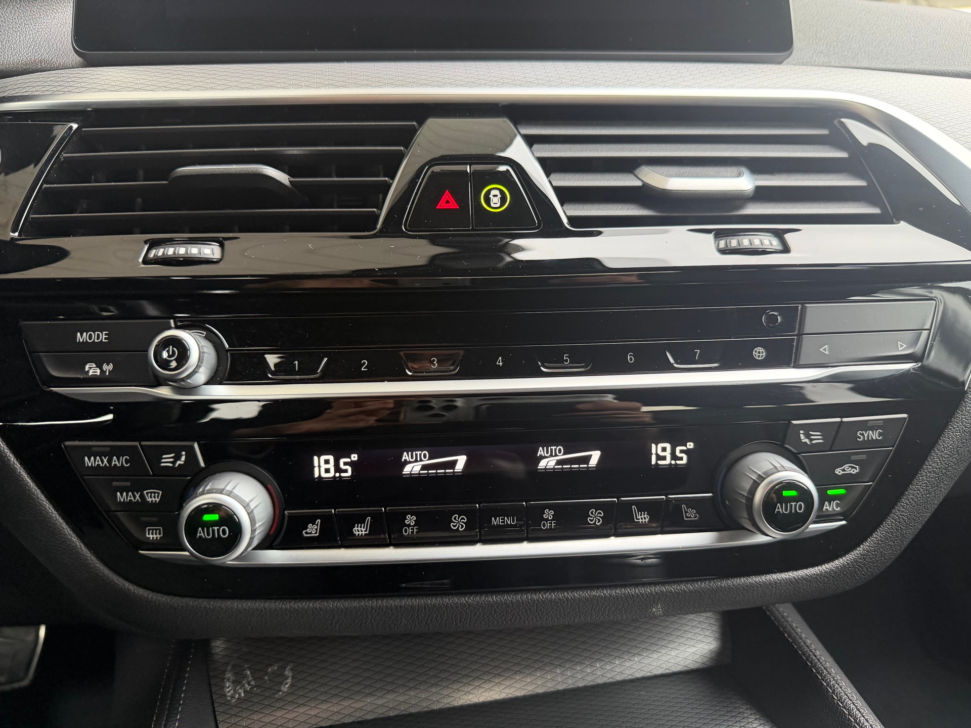 BMW 530e xDrive Steptronic-image-15