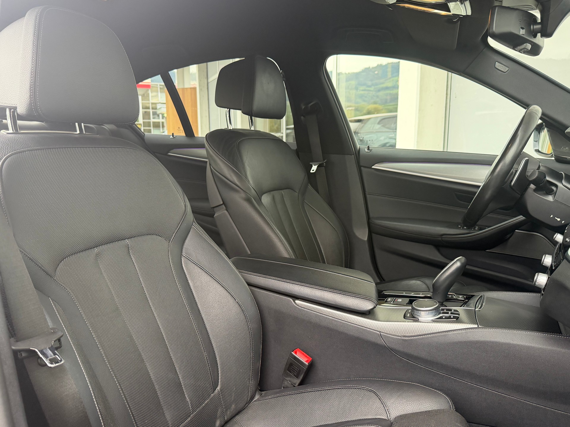BMW 530e xDrive Steptronic-image-3