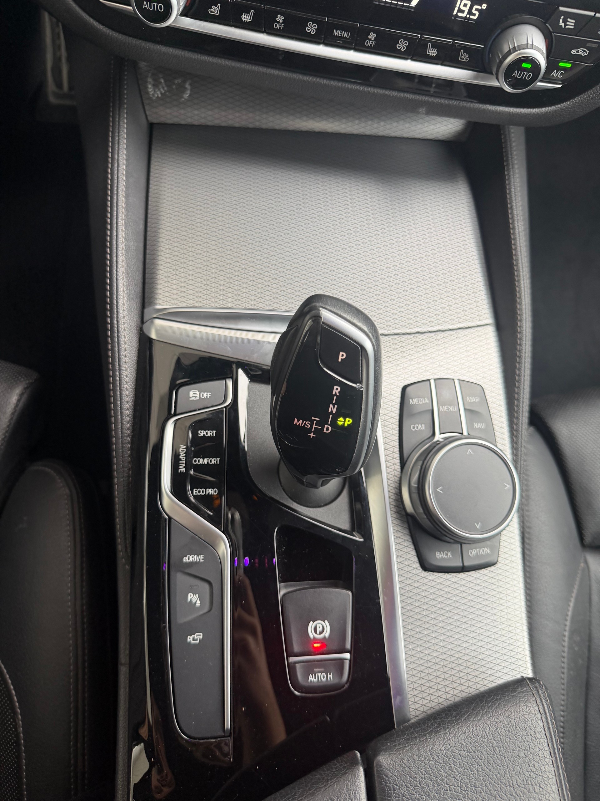 BMW 530e xDrive Steptronic-image-13
