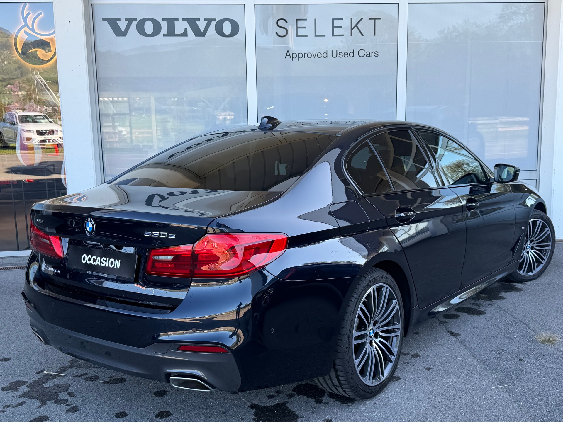 BMW 530e xDrive Steptronic-showroom-element-1