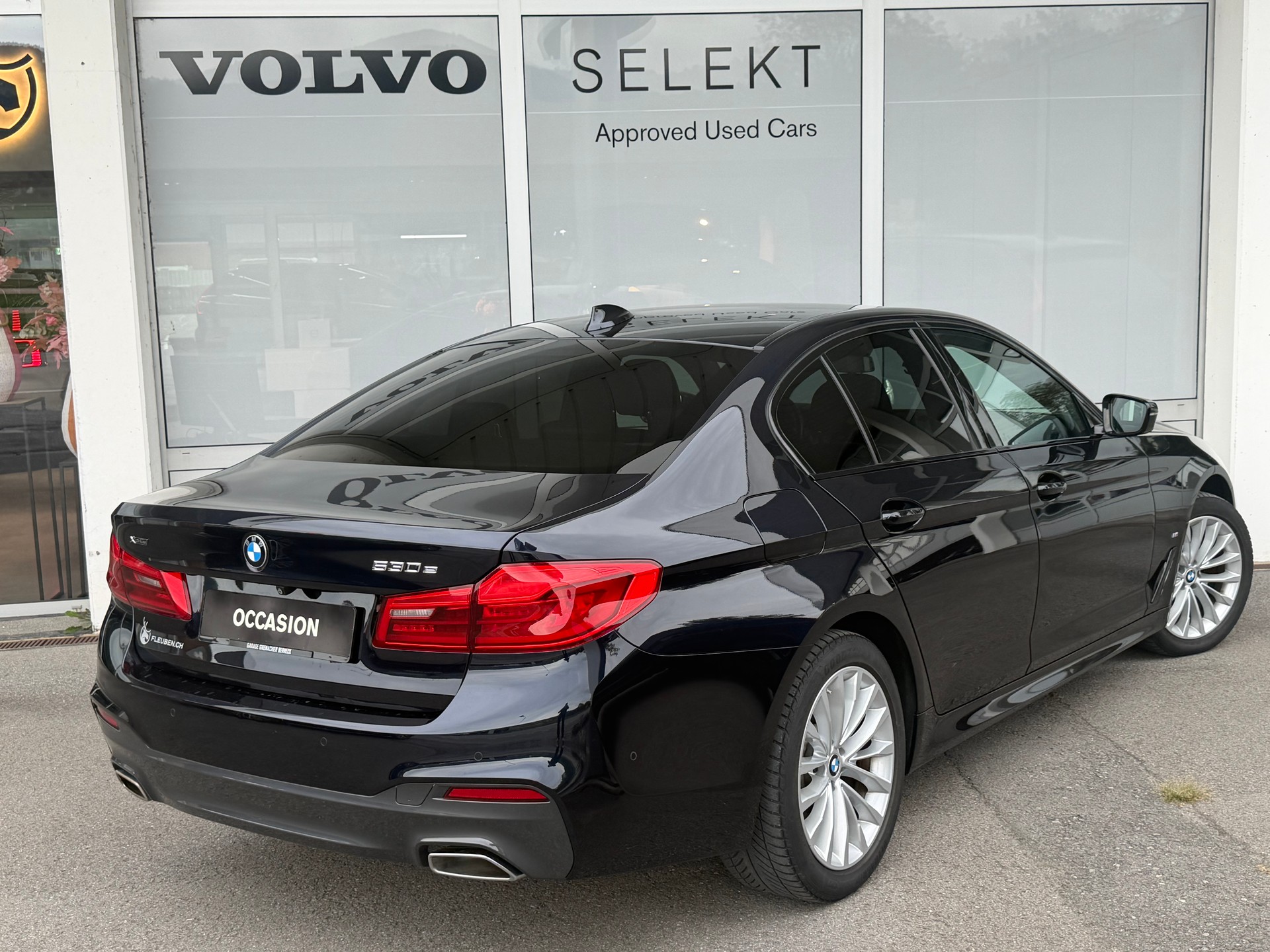 BMW 530e xDrive Steptronic-image-1