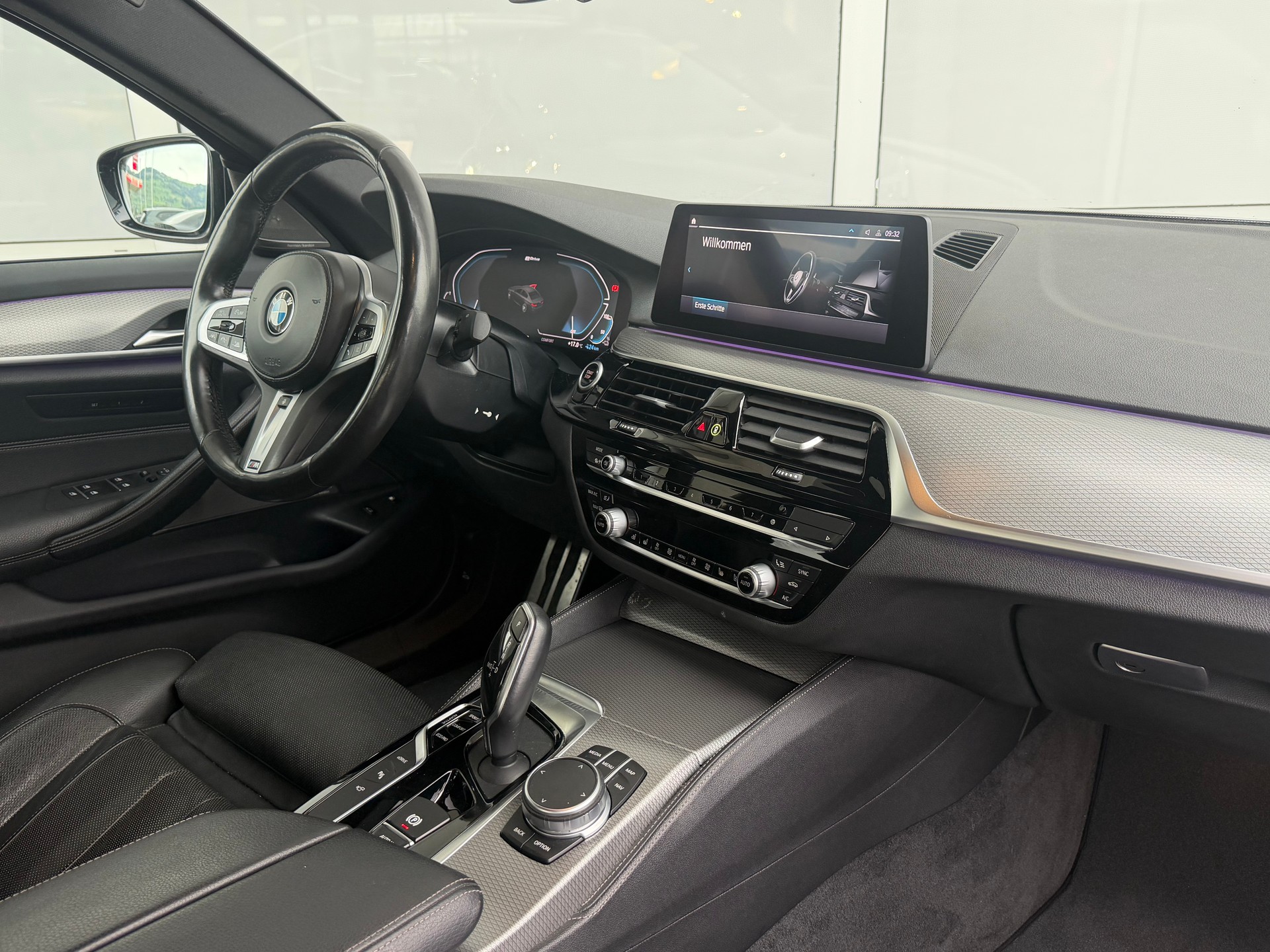 BMW 530e xDrive Steptronic-image-2