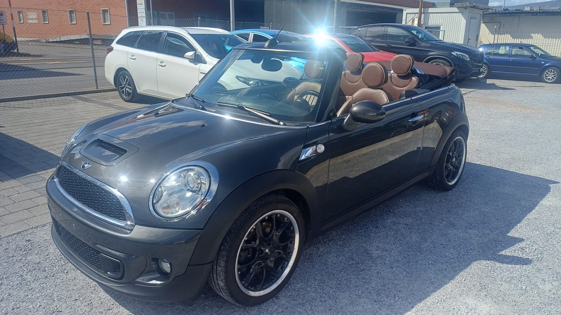 MINI Mini Cooper S Cabrio-image-2