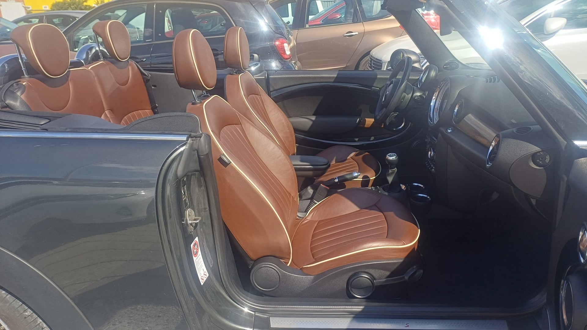 MINI Mini Cooper S Cabrio-image-10