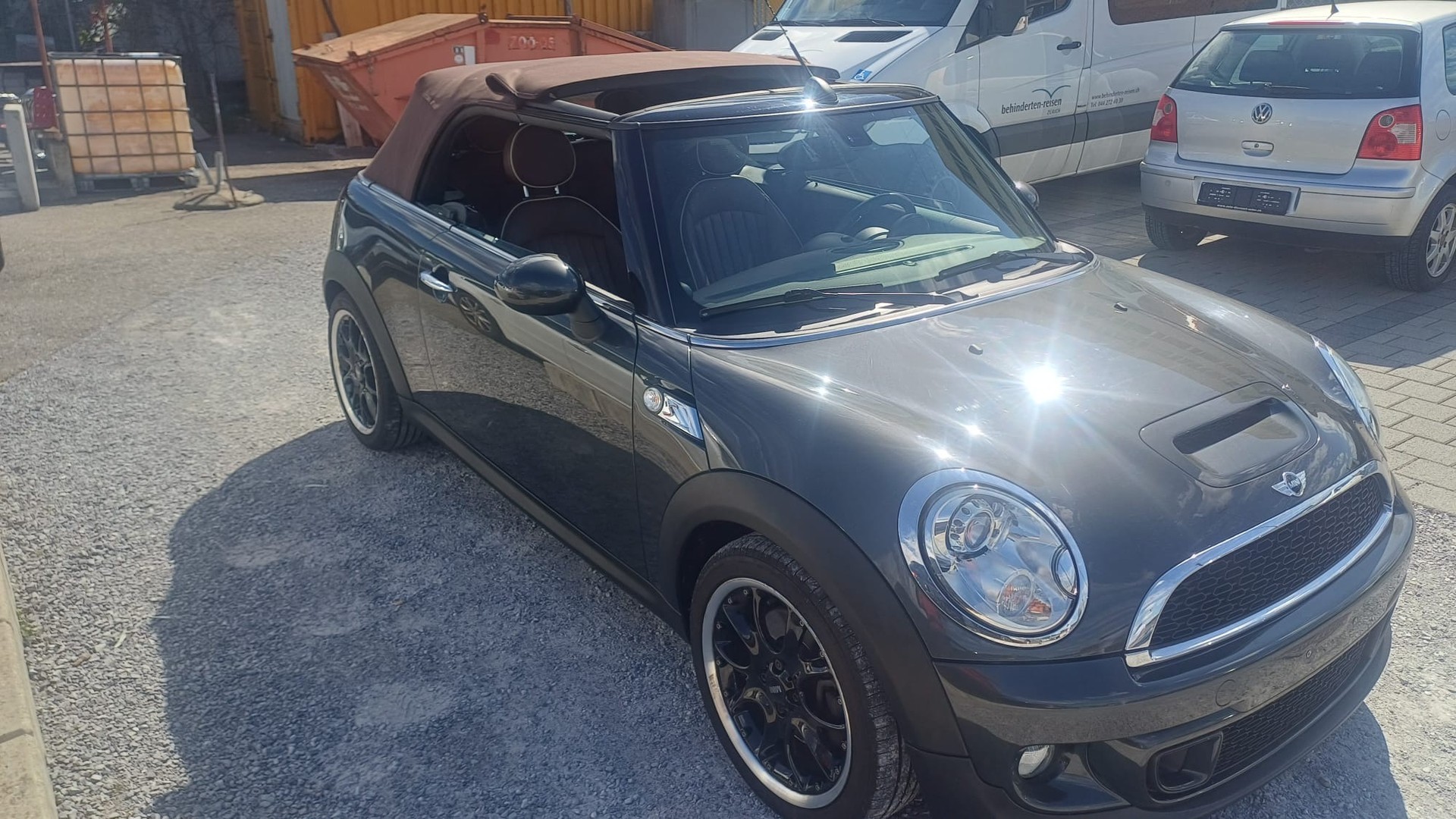 MINI Mini Cooper S Cabrio-image-3